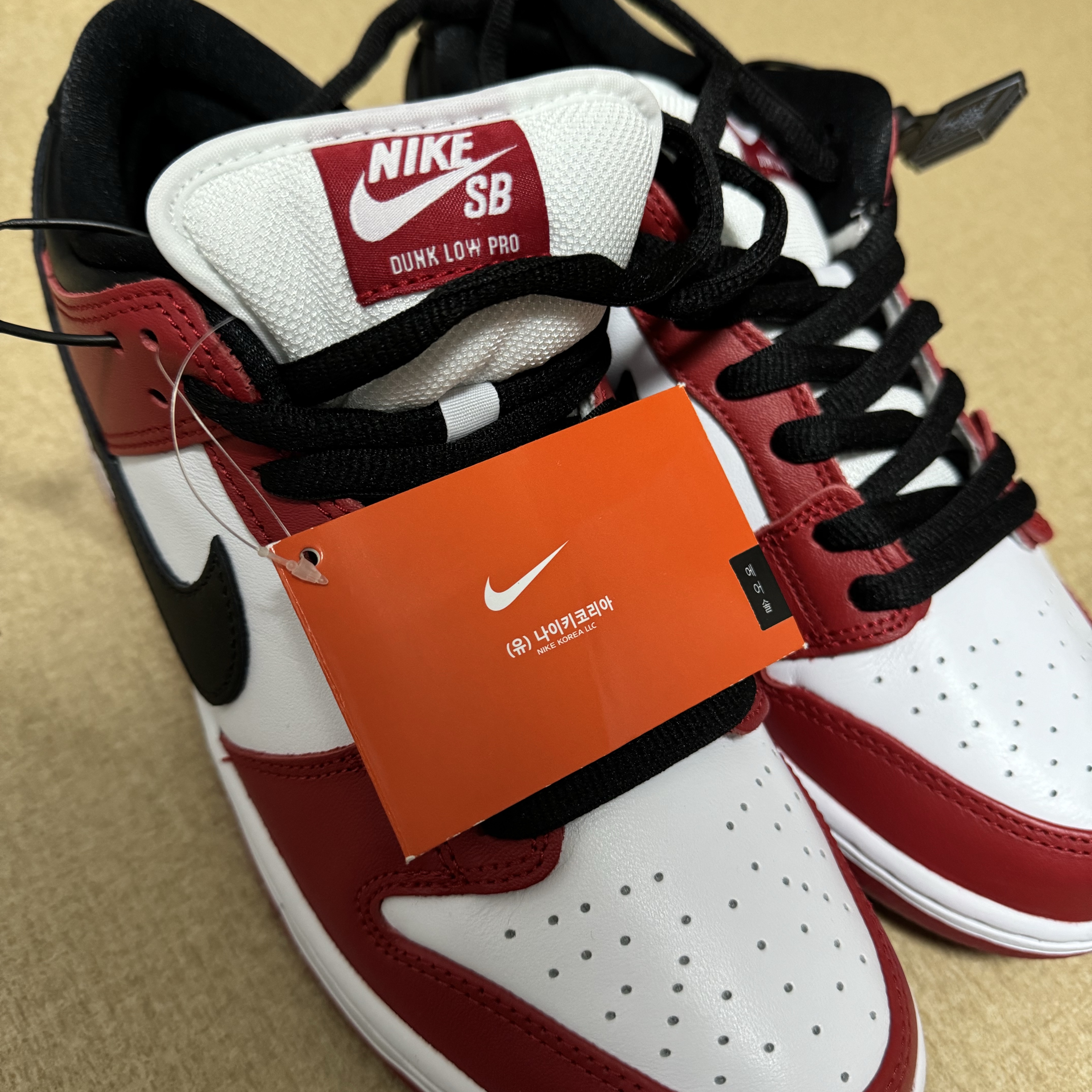Nike SB Dunk Low Pro Chicago 착용 스타일 - 1