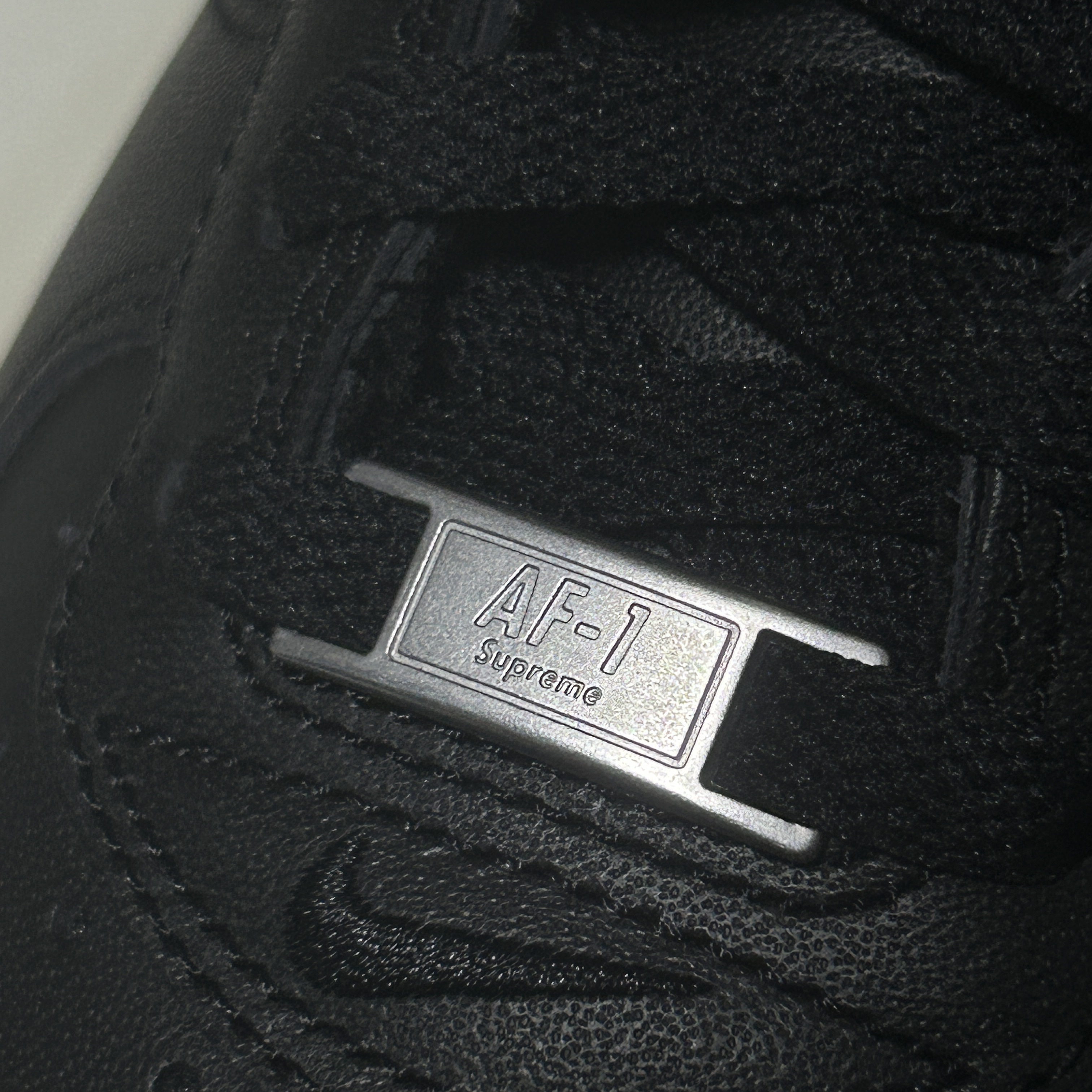 Nike x Supreme Air Force 1 Low Black 착용 스타일 - 3