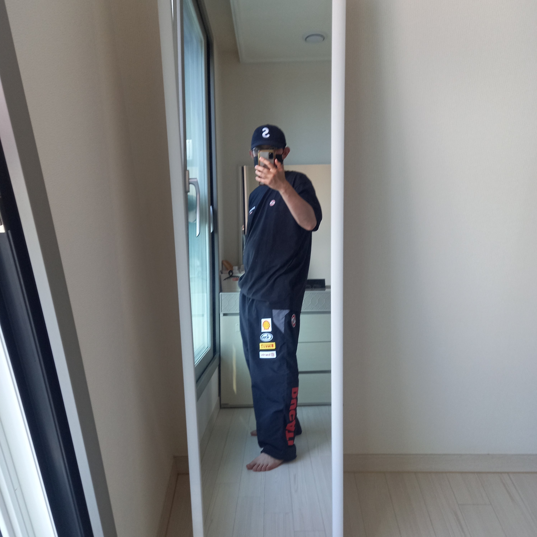 Supreme x Ducati Logos T-Shirt Black - 24SS, Supreme Seersucker S Logo 6-Panel Black - 24SS 착용 스타일 - 2
