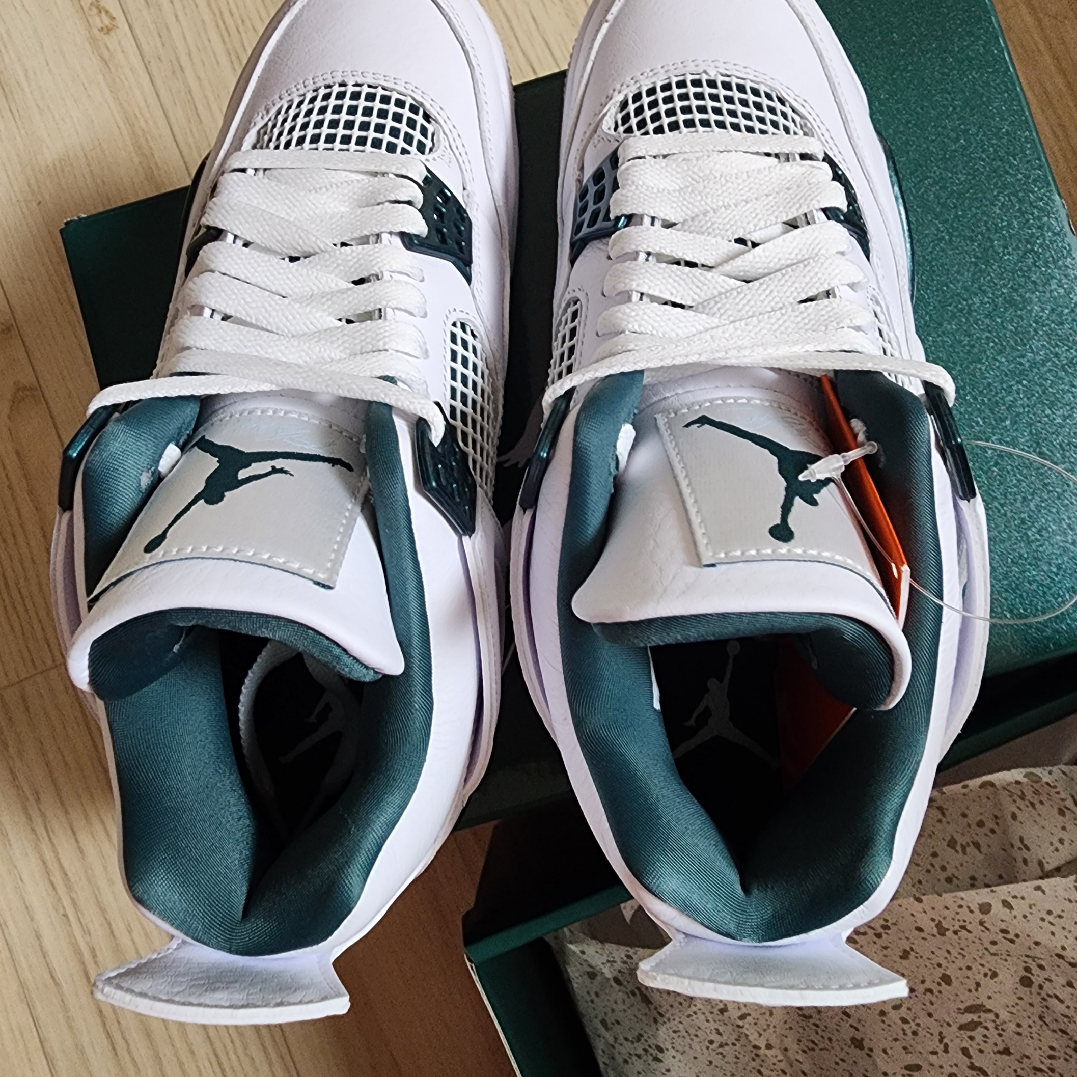 Jordan 4 Retro Oxidized Green 착용 스타일 - 2