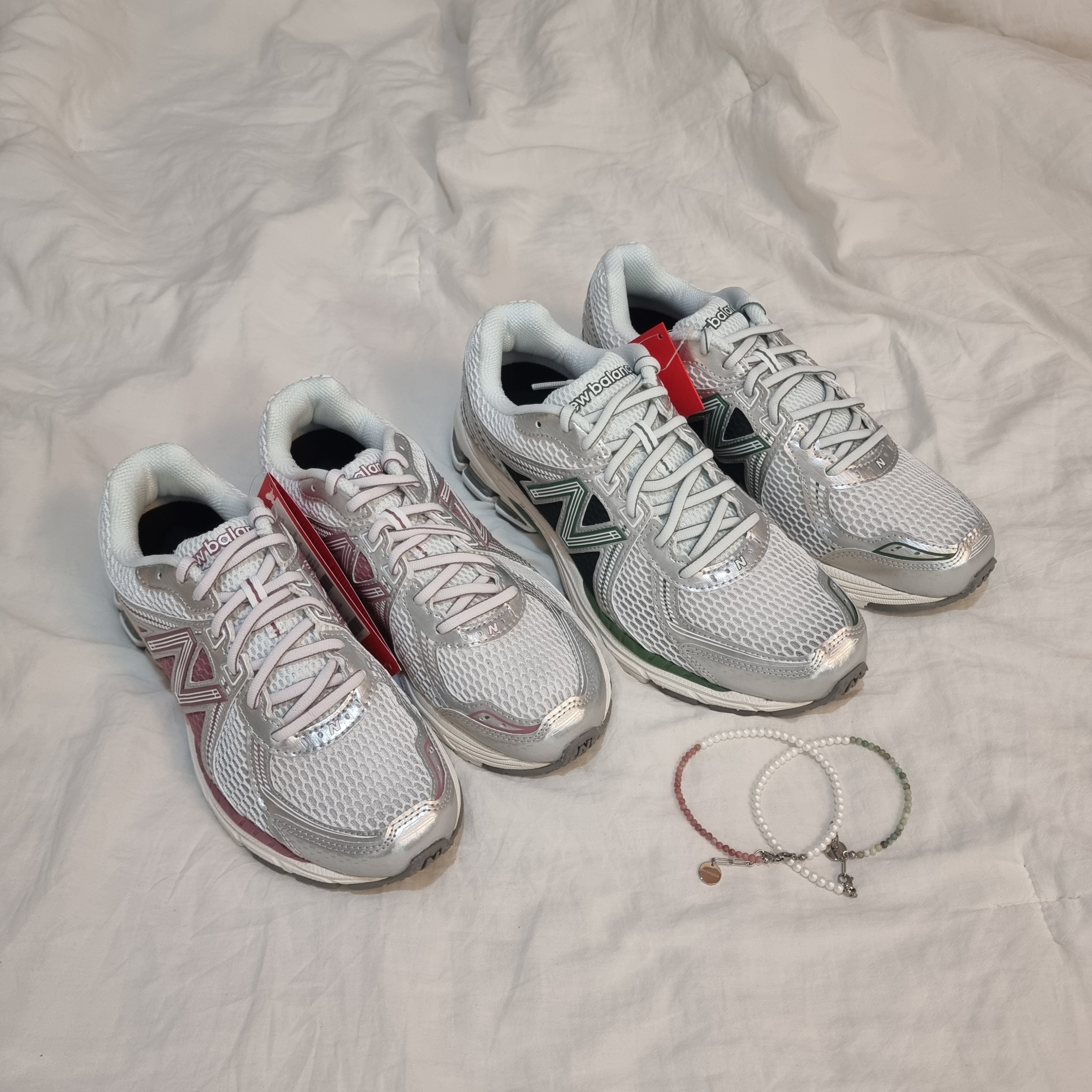 New Balance 860v2 Mallard Green Silver, New Balance 860v2 Rosewood Metallic Silver 착용 스타일 - 1