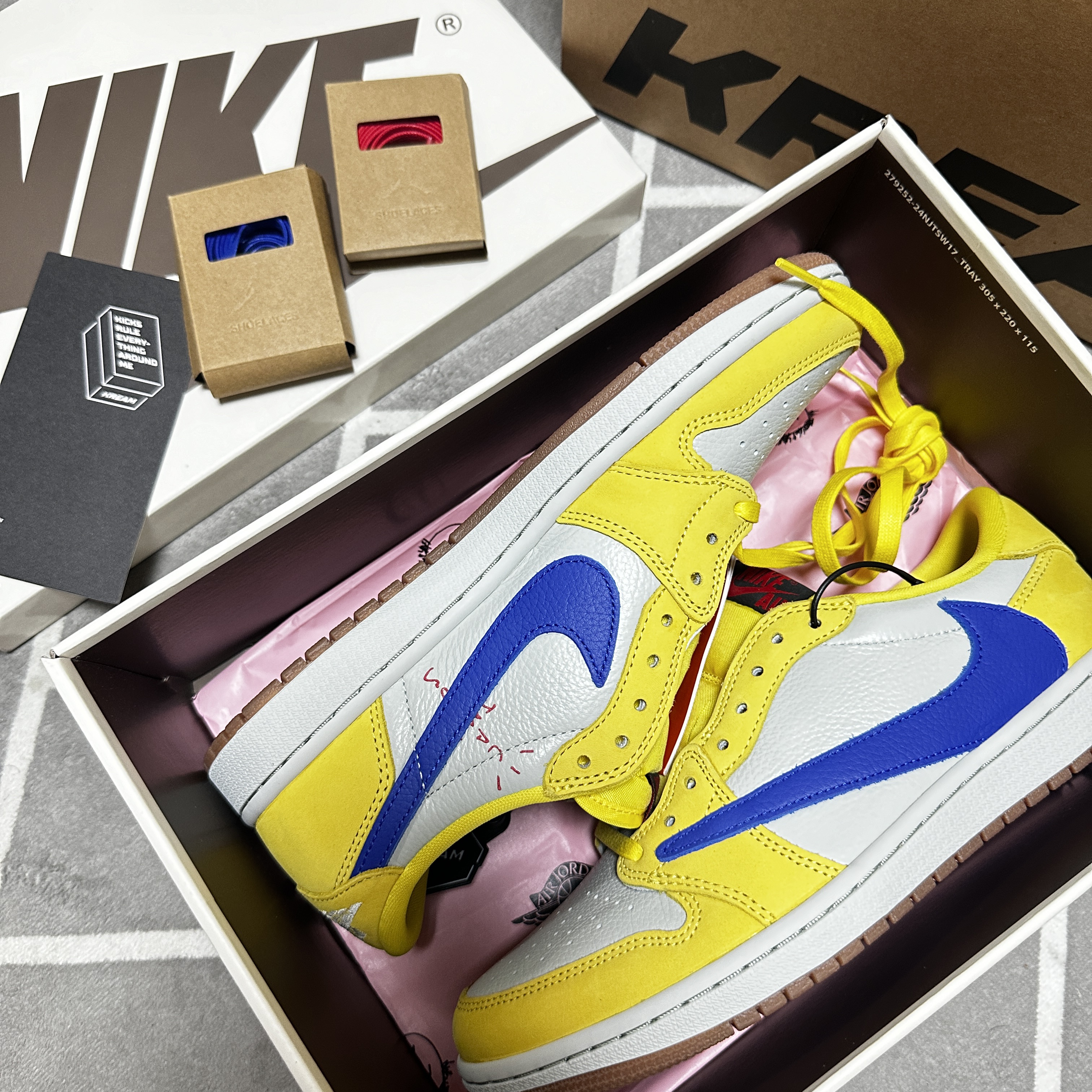 (W) Jordan 1 x Travis Scott Retro Low OG SP Canary 착용 스타일 - 2