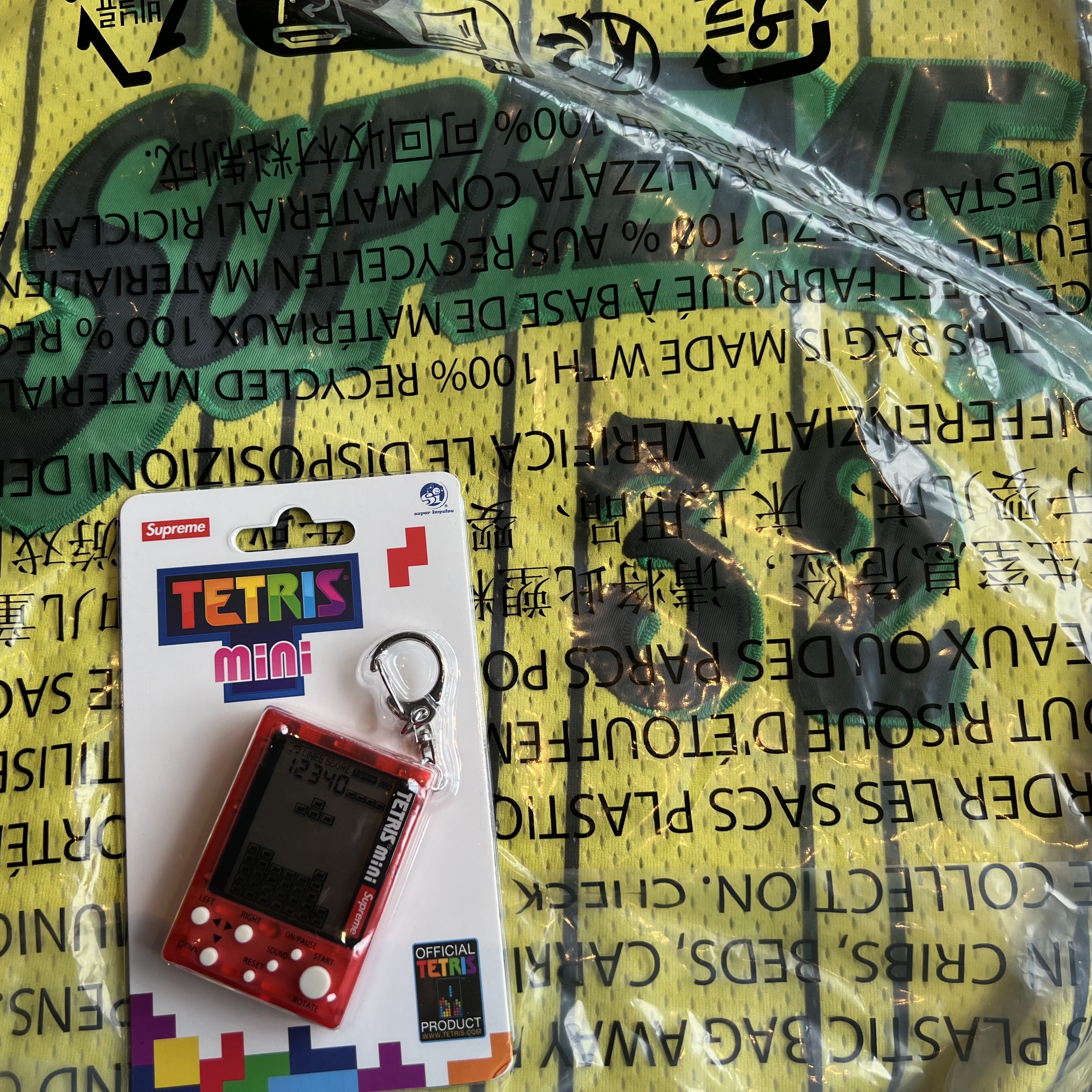 Supreme Star Basketball Jersey Yellow - 24SS, Supreme x Tetris Mini Red - 24SS (Korean Ver.) 착용 스타일