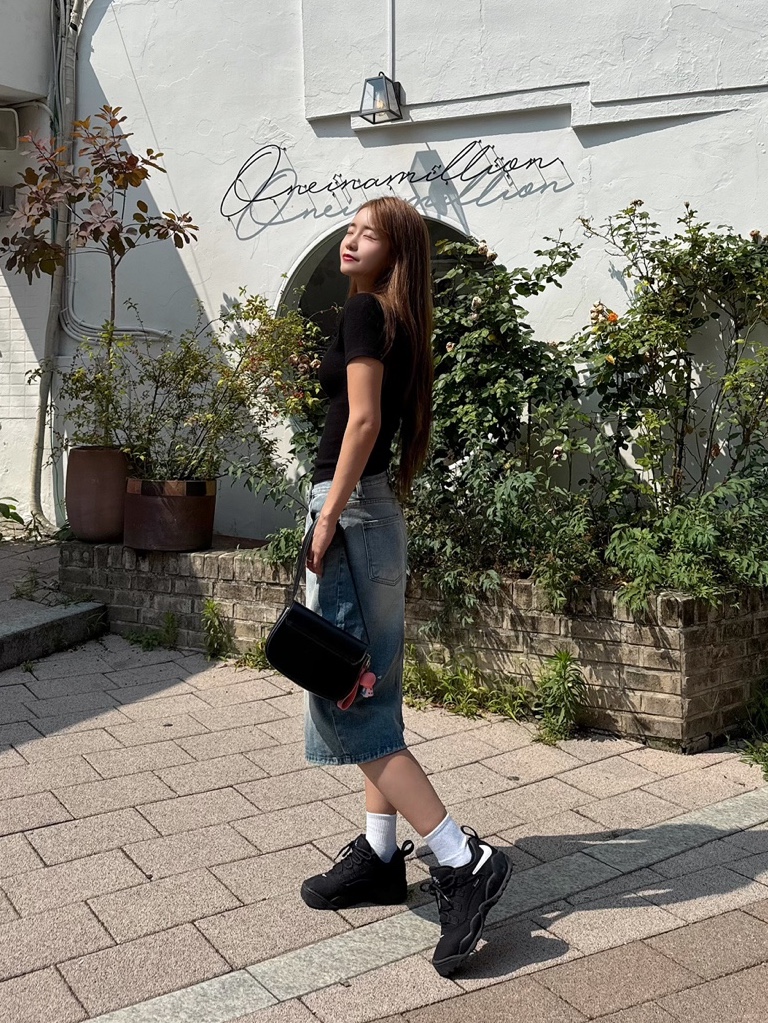 Diesel 1DR Shoulder Bag in Nappa Leather Black, Nike x Supreme SB Darwin Low Black 착용 스타일 - 2