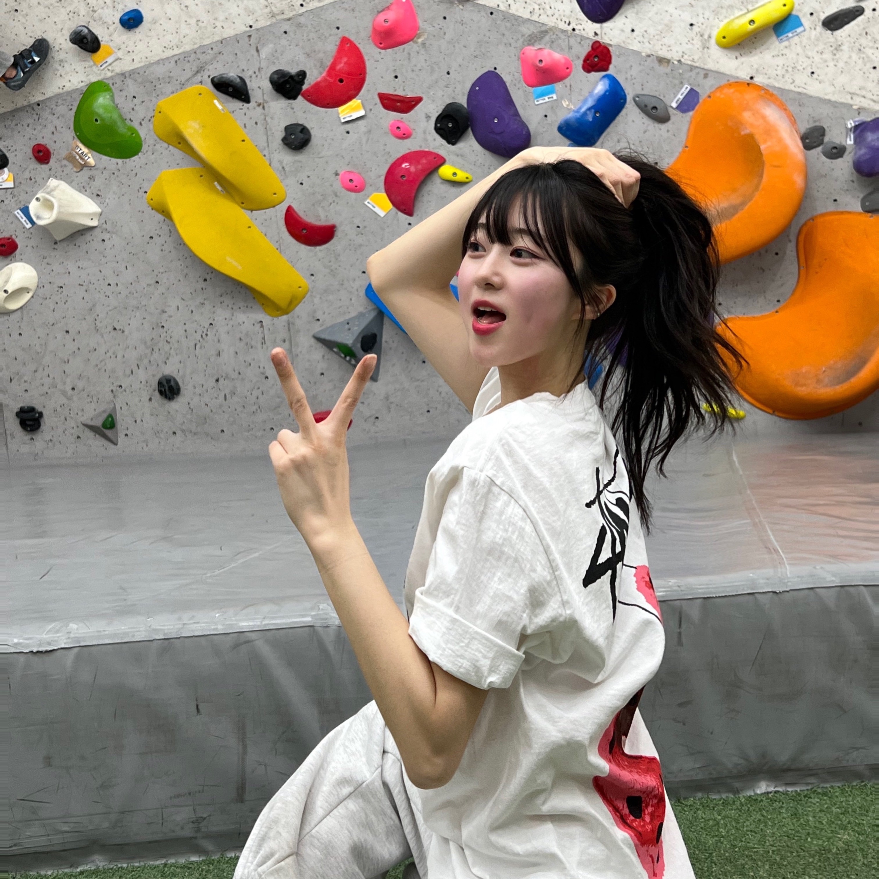 Stussy Fuzzy Dice T-Shirt White 착용 스타일 - 3