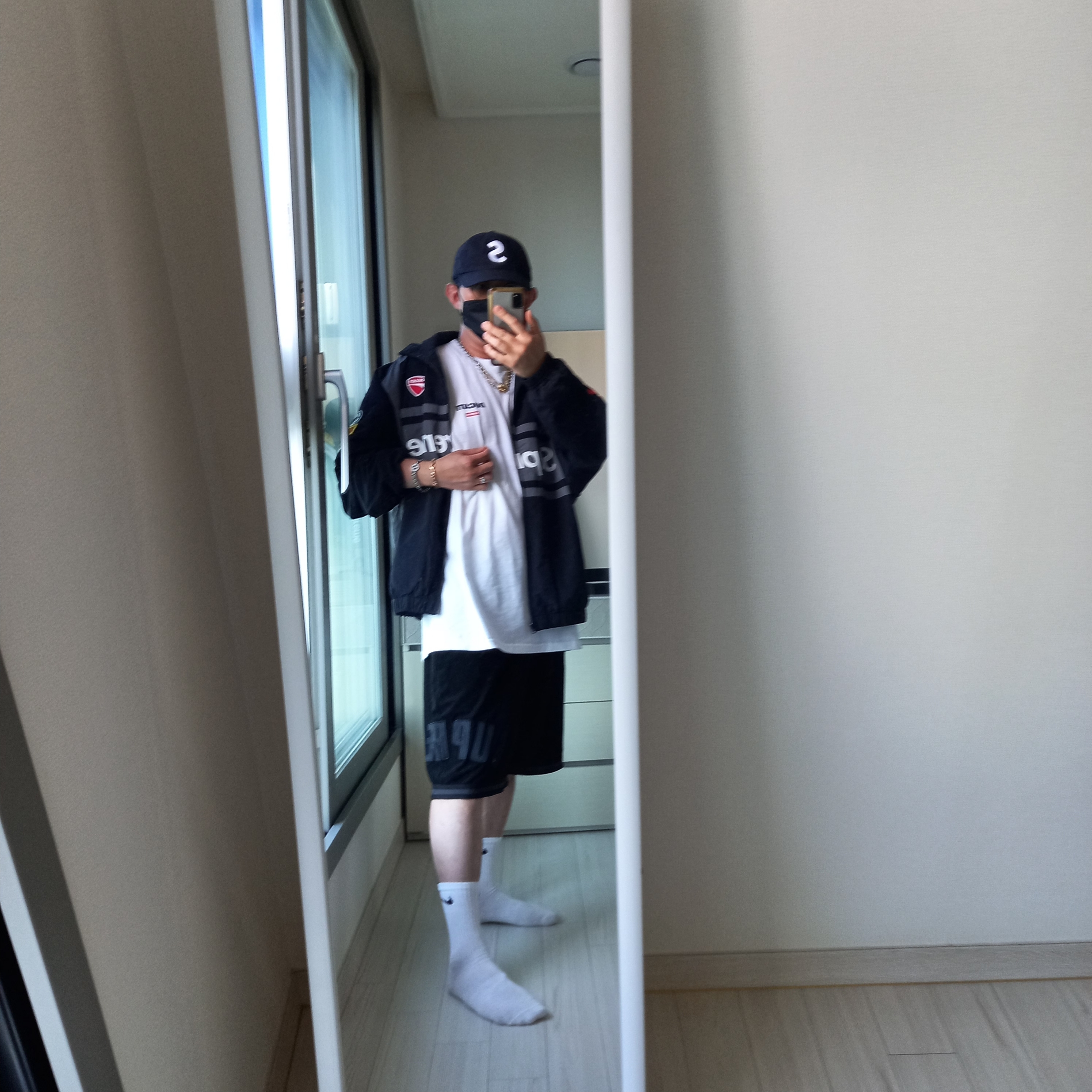 Supreme Seersucker S Logo 6-Panel Black - 24SS, Supreme x Ducati Logos T-Shirt White - 24SS 착용 스타일 - 3