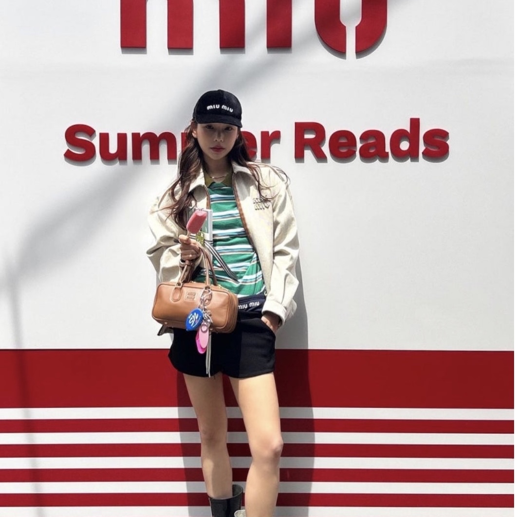 (W) Miu Miu Velvet Baseball Cap Black White 착용 스타일