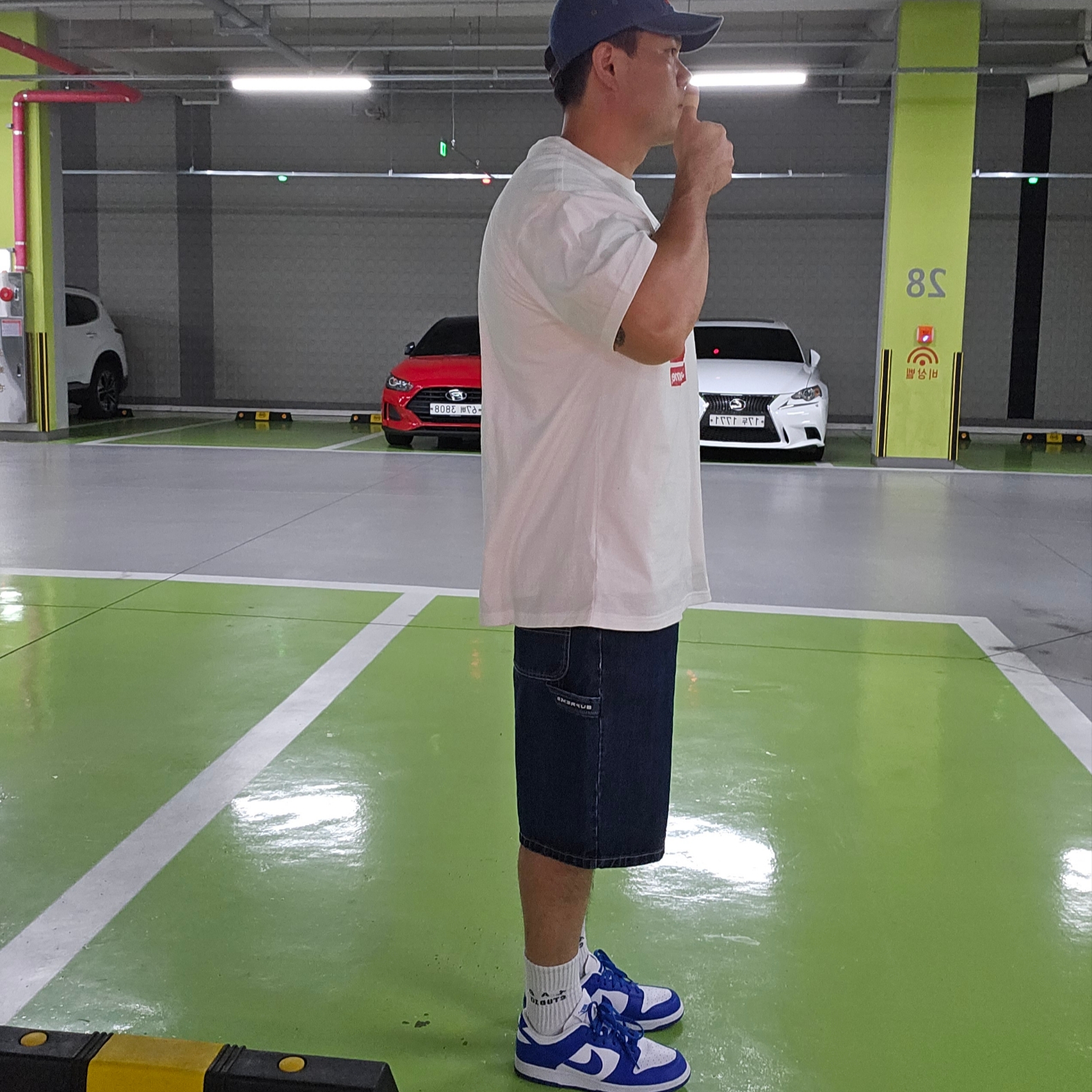 Supreme Washed Chino Twill Camp Cap Denim - 22FW, Supreme x The North Face Printed Pocket T-Shirt White - 23SS 착용 스타일 - 2