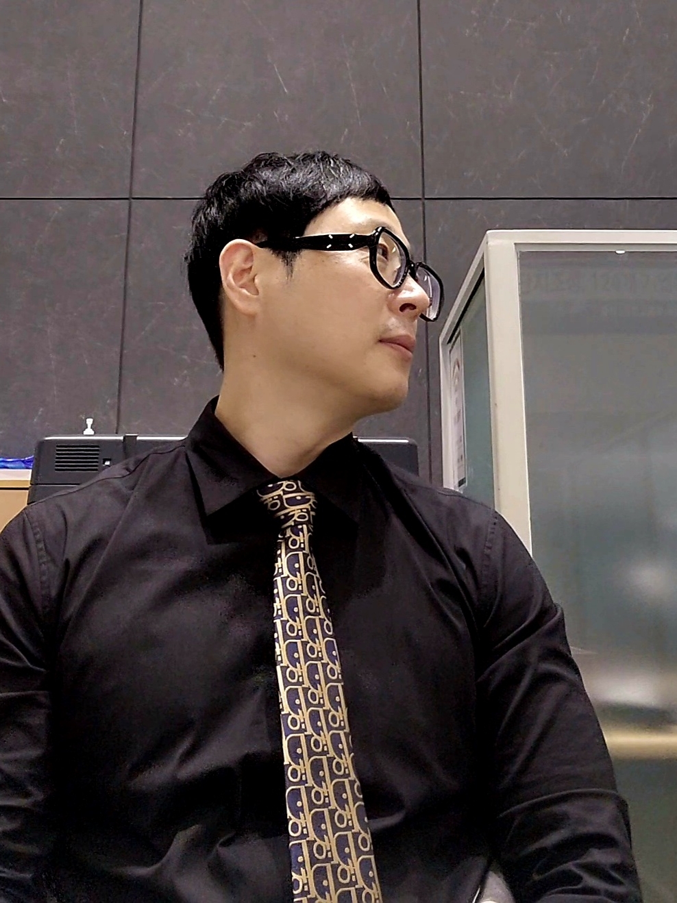 Gentle Monster x Maison Margiela MM114 Black Clear 착용 스타일 - 1