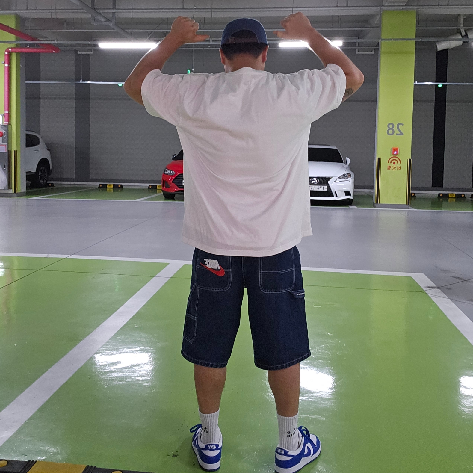 Supreme Washed Chino Twill Camp Cap Denim - 22FW, Supreme x The North Face Printed Pocket T-Shirt White - 23SS 착용 스타일 - 3