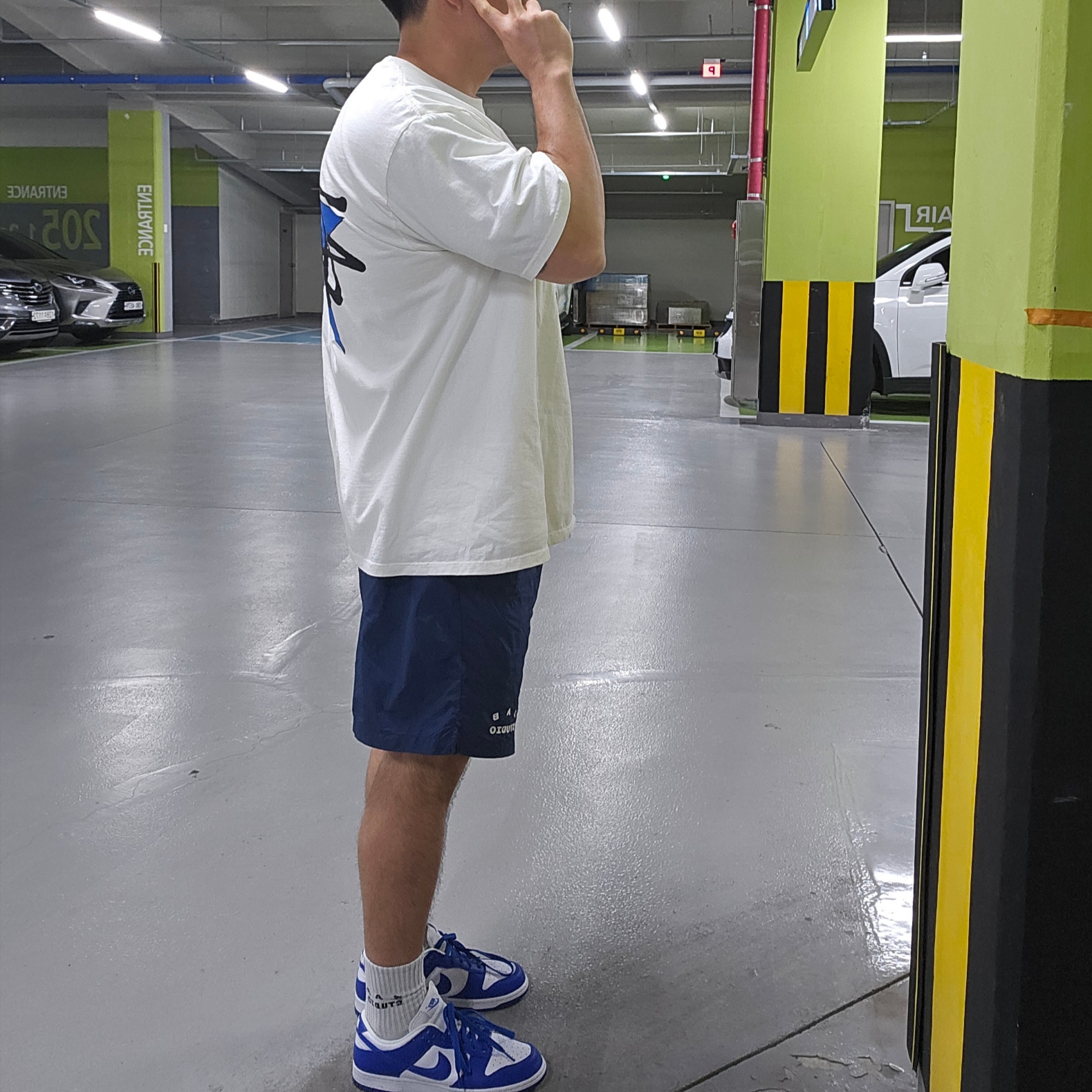 Stussy Star Pigment Dyed T-Shirt Natural, IAB Studio Woven Shorts Navy - The Hyundai Seoul Exclusive 착용 스타일 - 2
