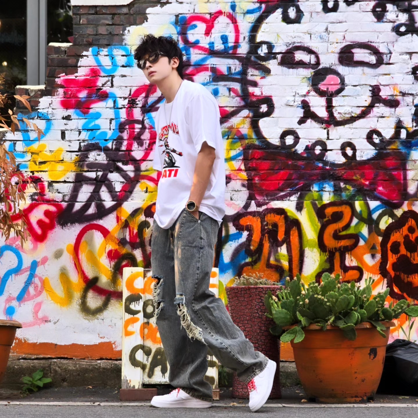 Supreme x Ducati Bike T-Shirt White - 24SS, Nike x Supreme Air Force 1 Low White 착용 스타일 - 6