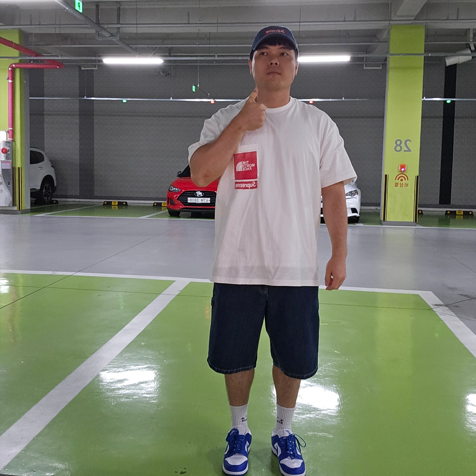 Supreme Washed Chino Twill Camp Cap Denim - 22FW, Supreme x The North Face Printed Pocket T-Shirt White - 23SS 착용 스타일 - 1