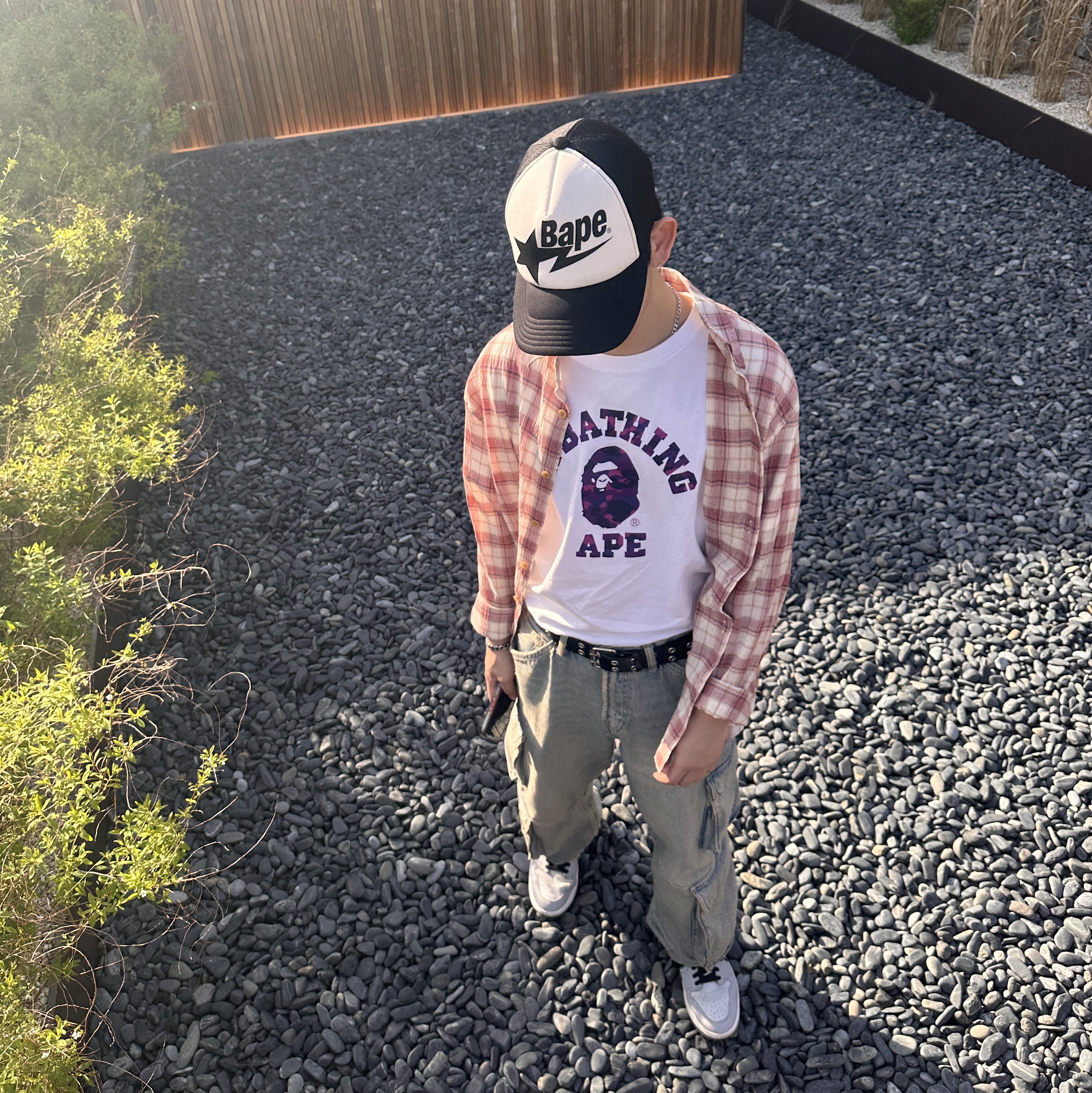BAPE Sta Mesh Cap Black, BAPE Color Camo College T-Shirt White Purple 착용 스타일 - 1