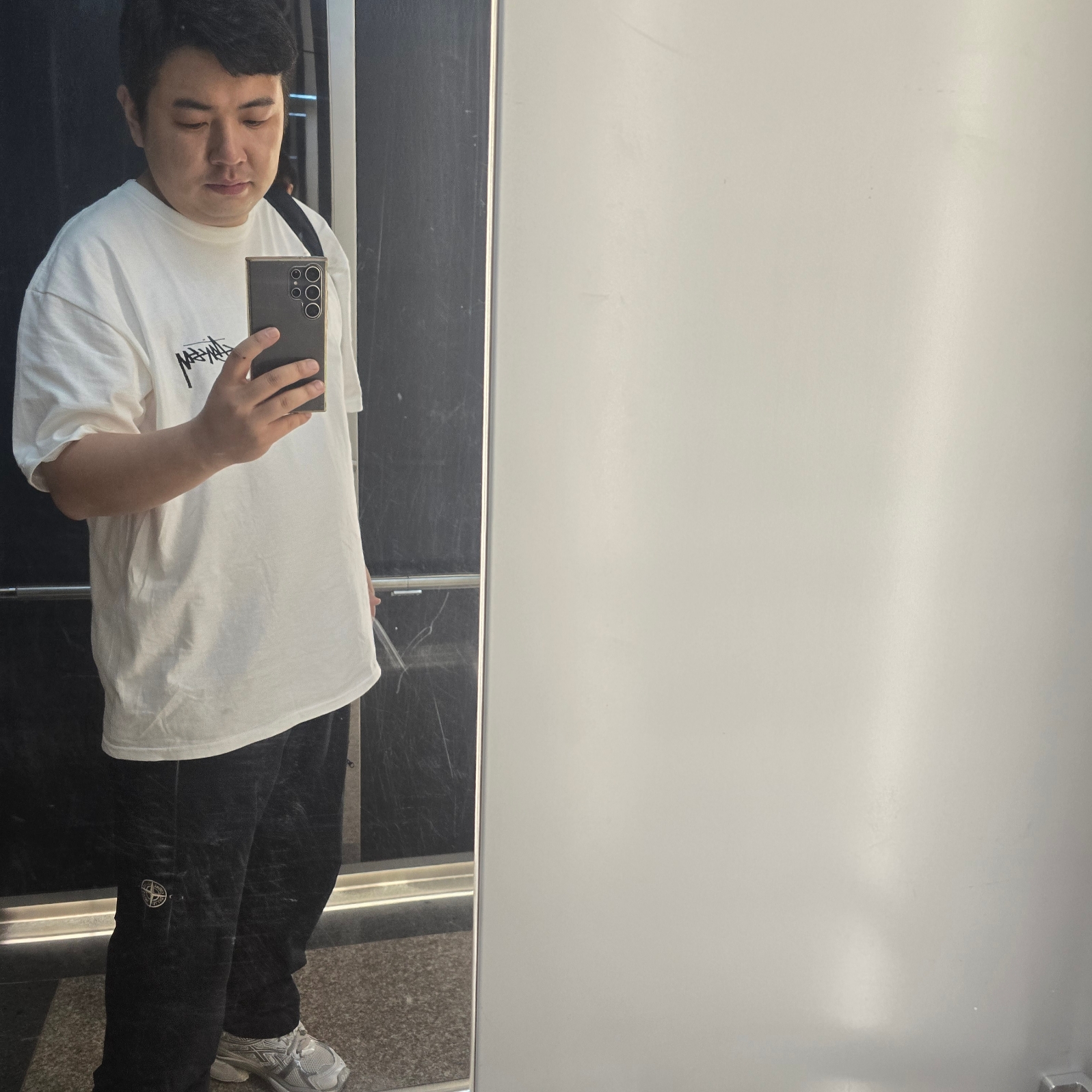 Stussy Diced Out T-Shirt White, Balenciaga Runner Sneakers White 착용 스타일 - 1