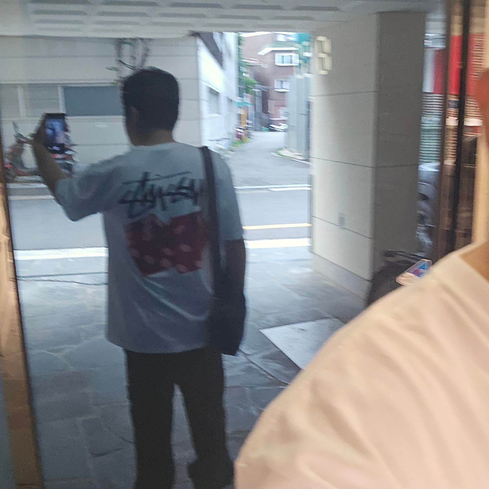 Stussy Diced Out T-Shirt White, Balenciaga Runner Sneakers White 착용 스타일 - 2