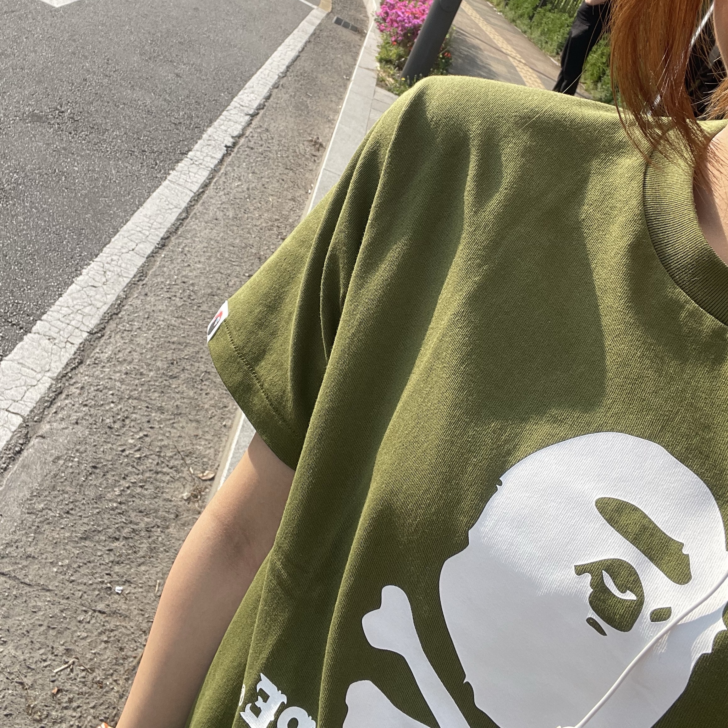 BAPE ABC Camo College T-Shirt White Green 착용 스타일 - 1