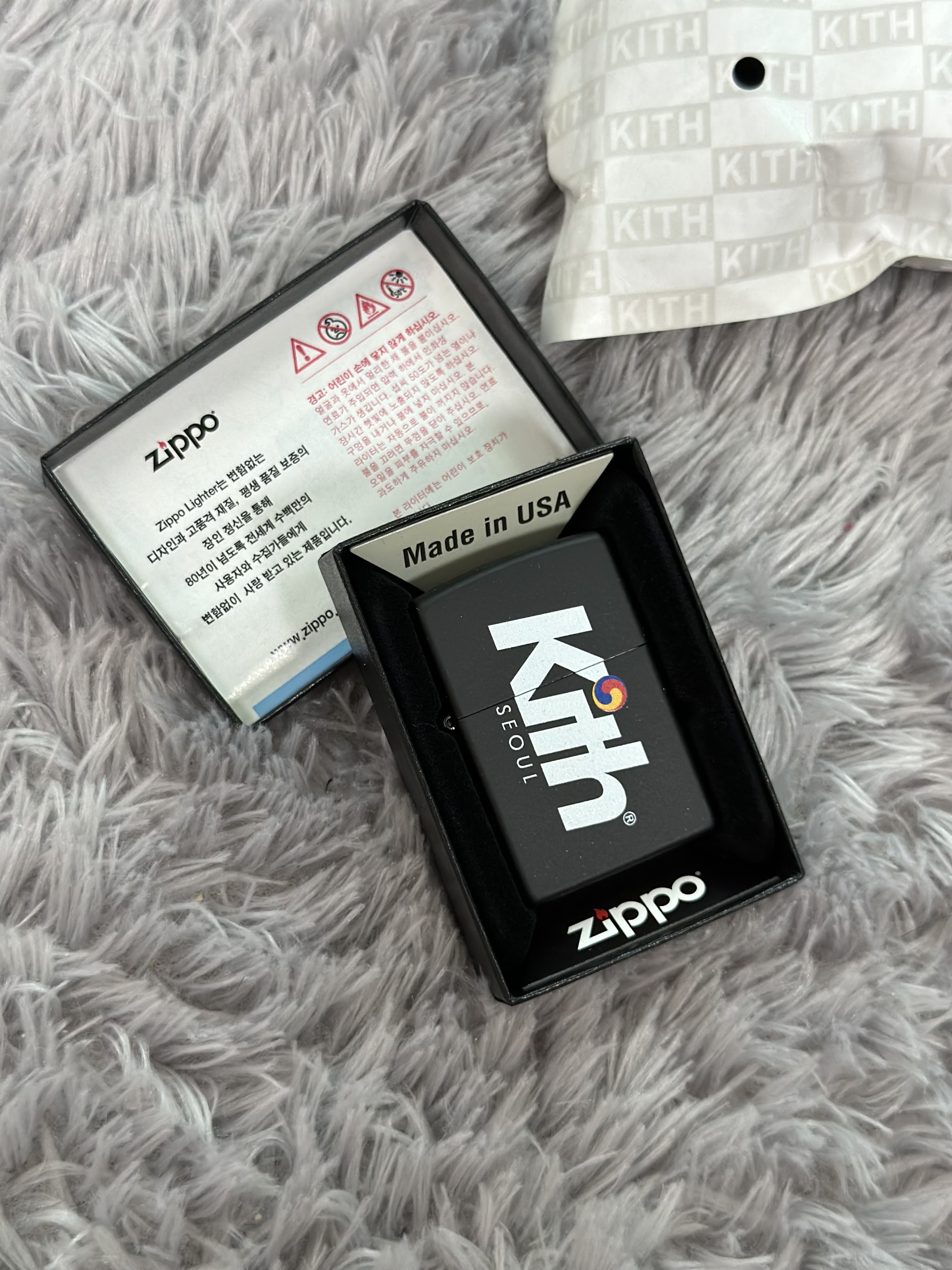 Kith Seoul Zippo Lighter Black 착용 스타일