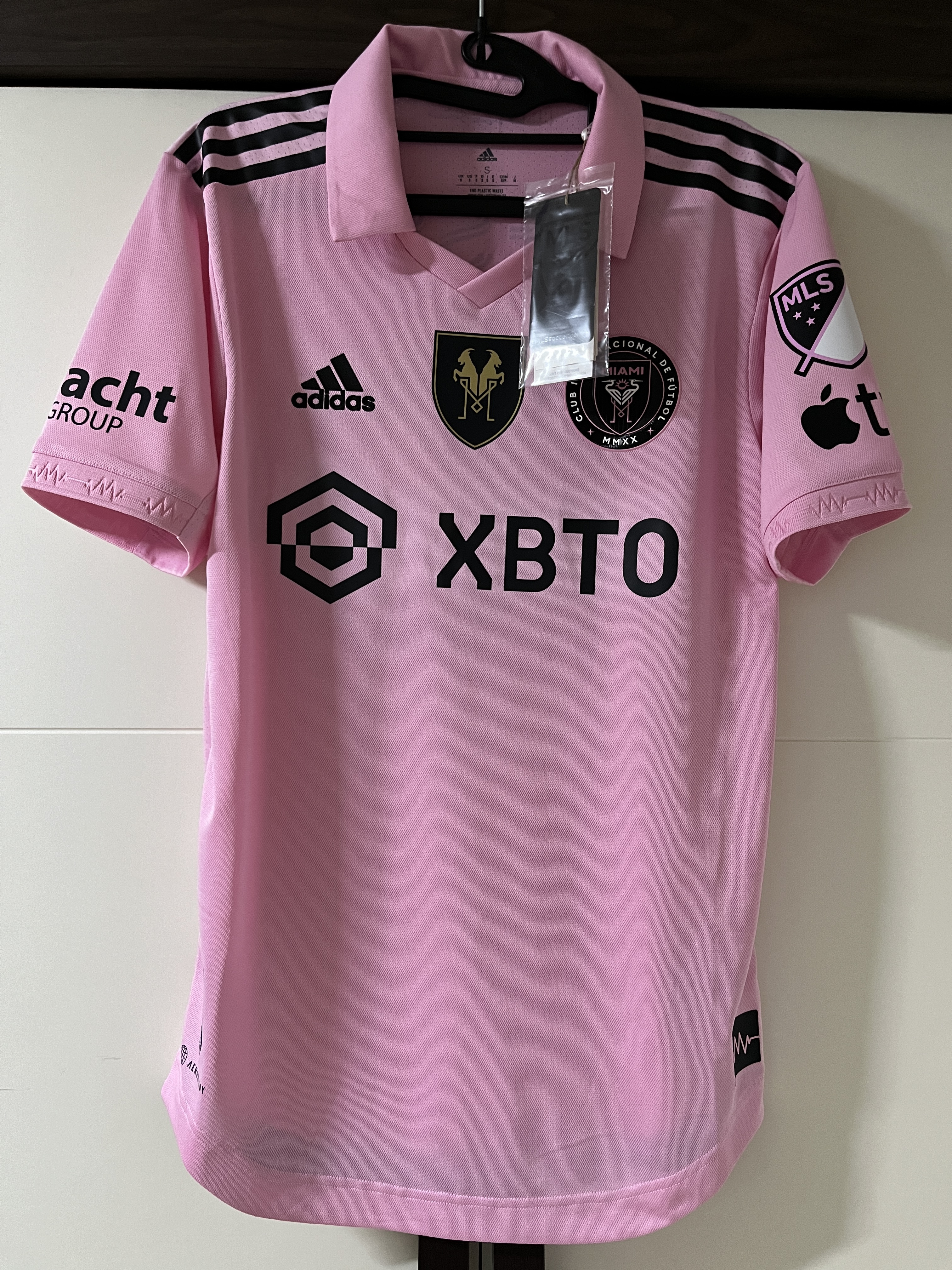 Adidas Inter Miami Home Jersey 2022/23 True Pink Black - US Sizing (Non Marking & Non Sponser Ver.) 착용 스타일 - 1