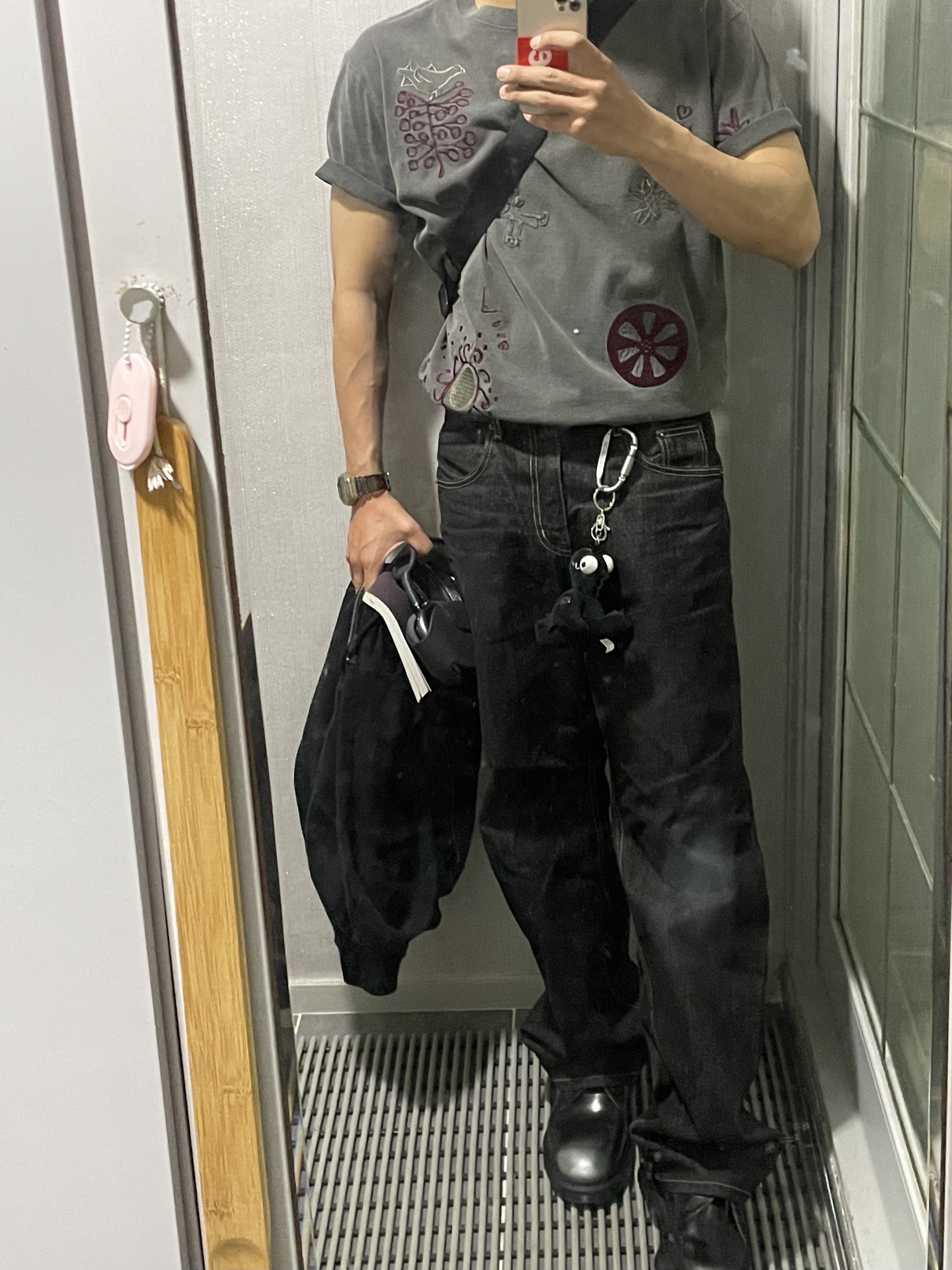 Dr. Martens x Supreme 1461 Gray Silver, Stussy Denim Big OL' Shorts Washed Black 착용 스타일 - 3