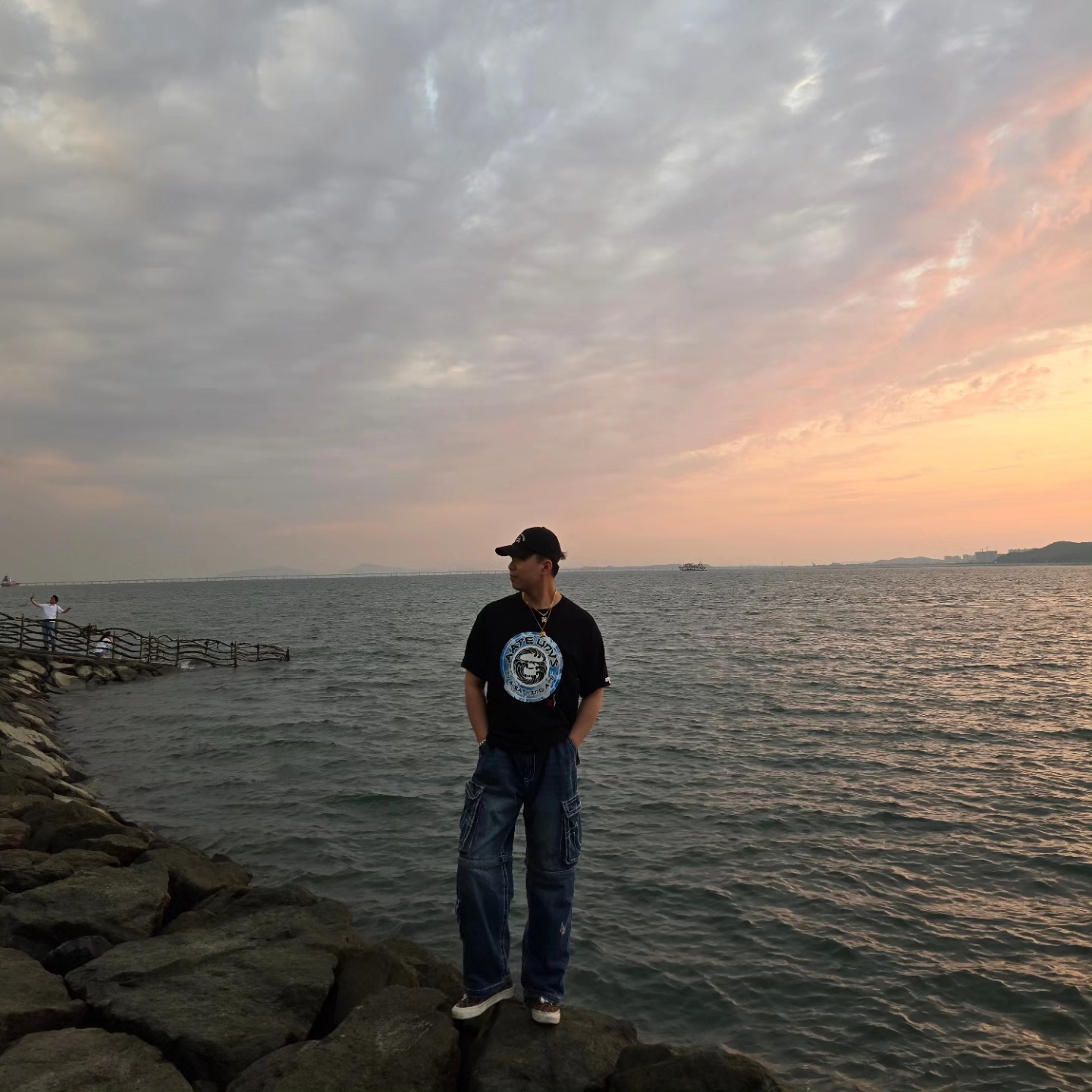 True Religion x Fetch Denim Separate Cargo Pants Indigo, Deus Ex Machina Classic Dad Foundry Cap Black 착용 스타일 - 1