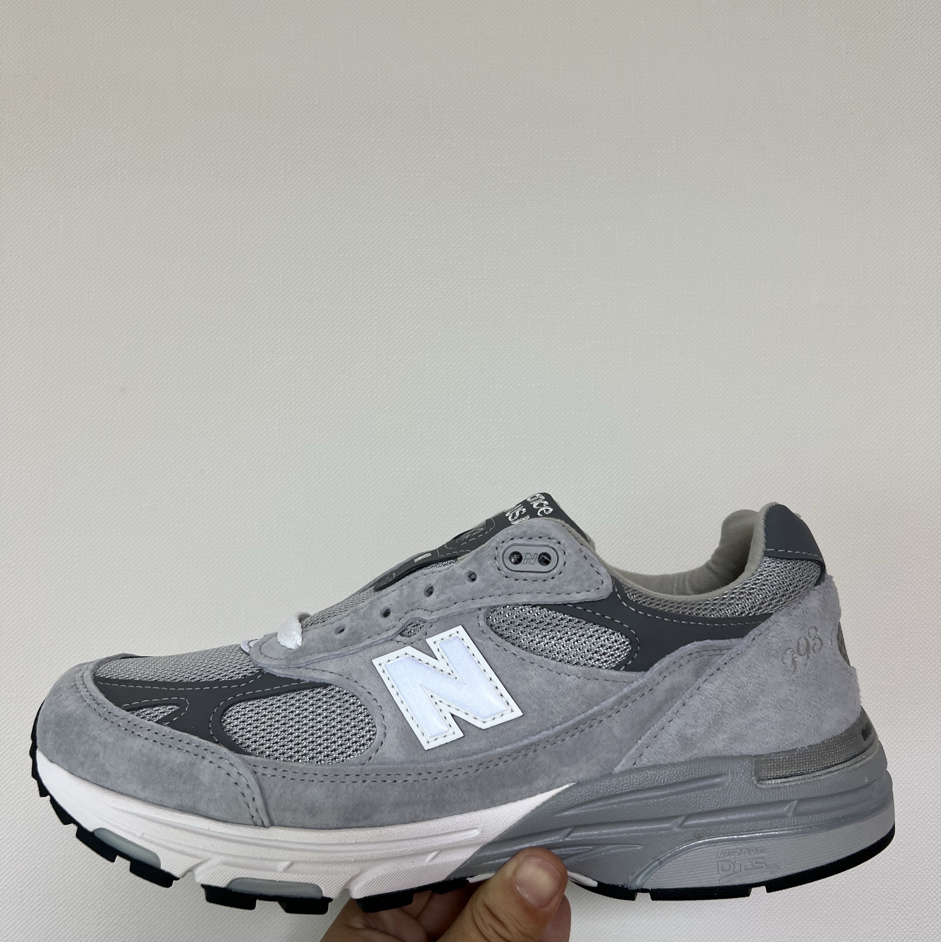 New Balance 993 Made in USA Grey - D Standard 착용 스타일 - 1