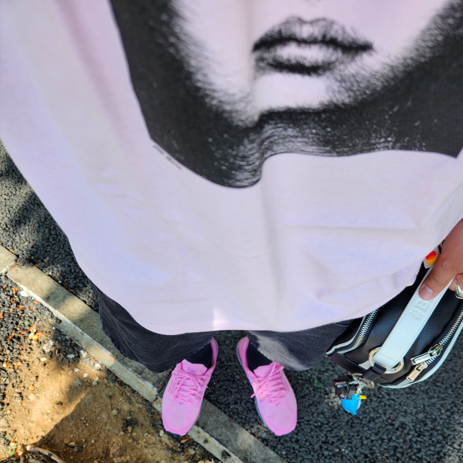 Nike x Stussy Air Max 2013 Psychic Pink, Supreme x Margaret Keane Teardrop T-Shirt Light Pink - 24SS 착용 스타일 - 1