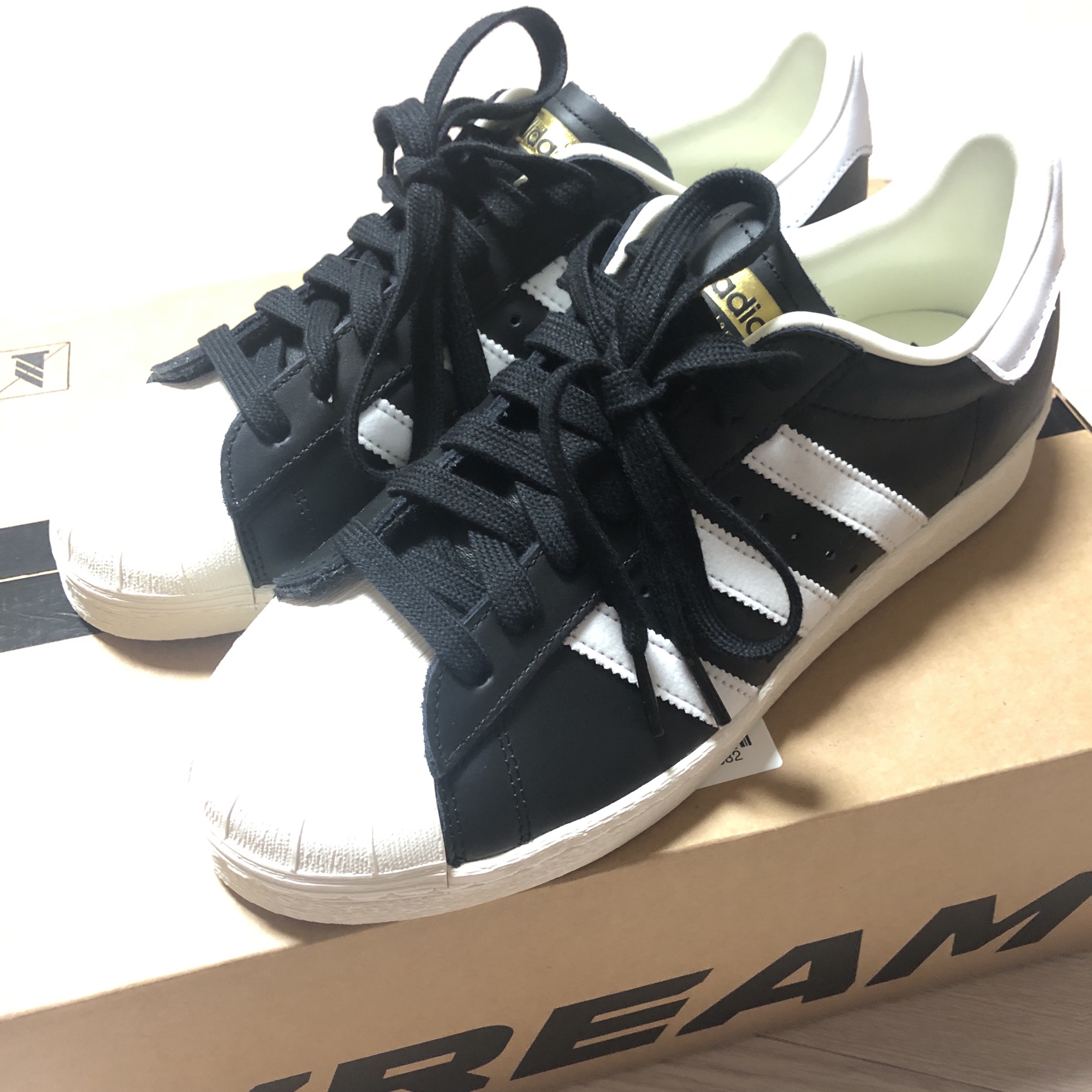 Adidas Superstar 82 FI Core Black 착용 스타일