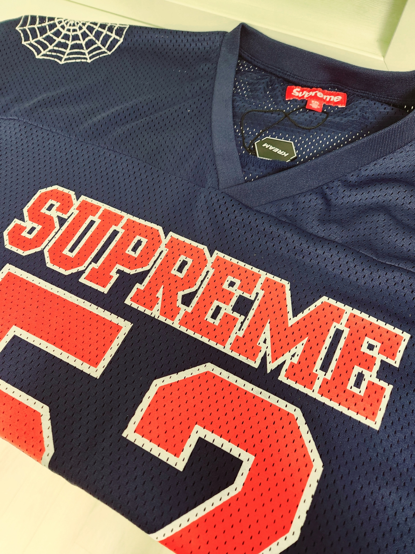 Supreme Spiderweb Football Jersey Navy - 24SS 착용 스타일