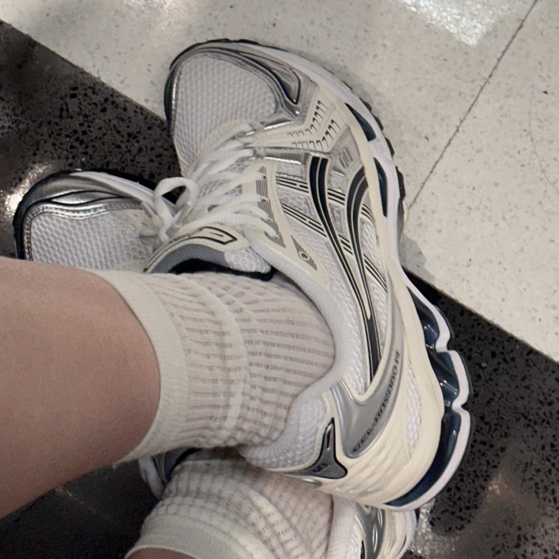 (W) Asics Gel-Kayano 14 White Midnight 착용 스타일 - 2