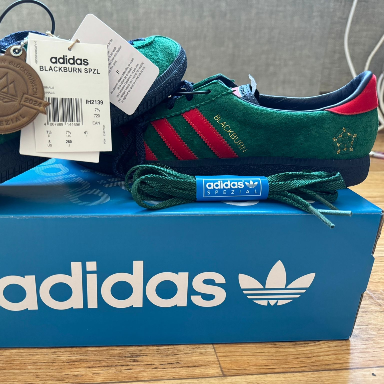 Adidas Spezial Blackburn Collegiate Green Better Scarlet 착용 스타일