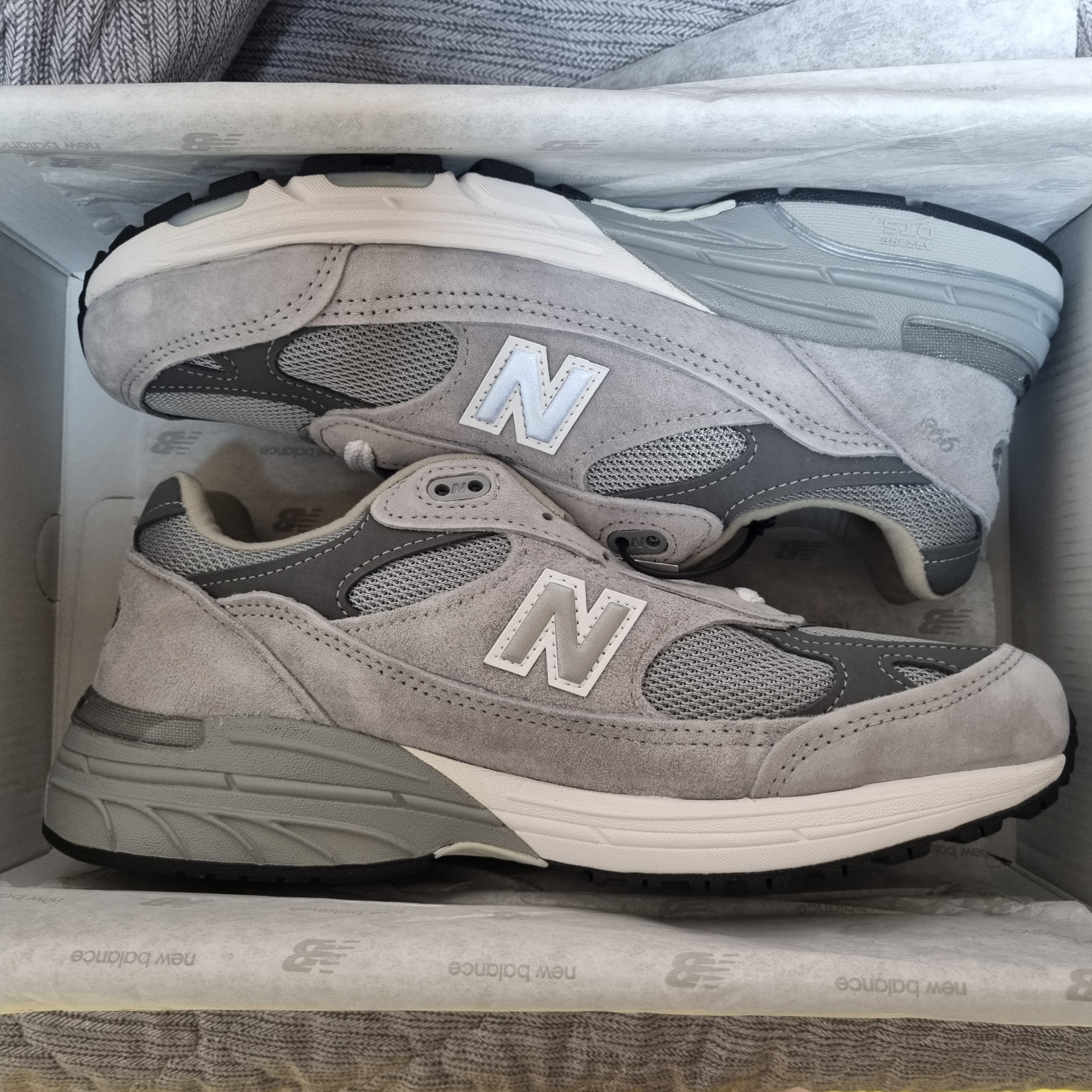 (W) New Balance 993 Made in USA Grey - B Standard 착용 스타일