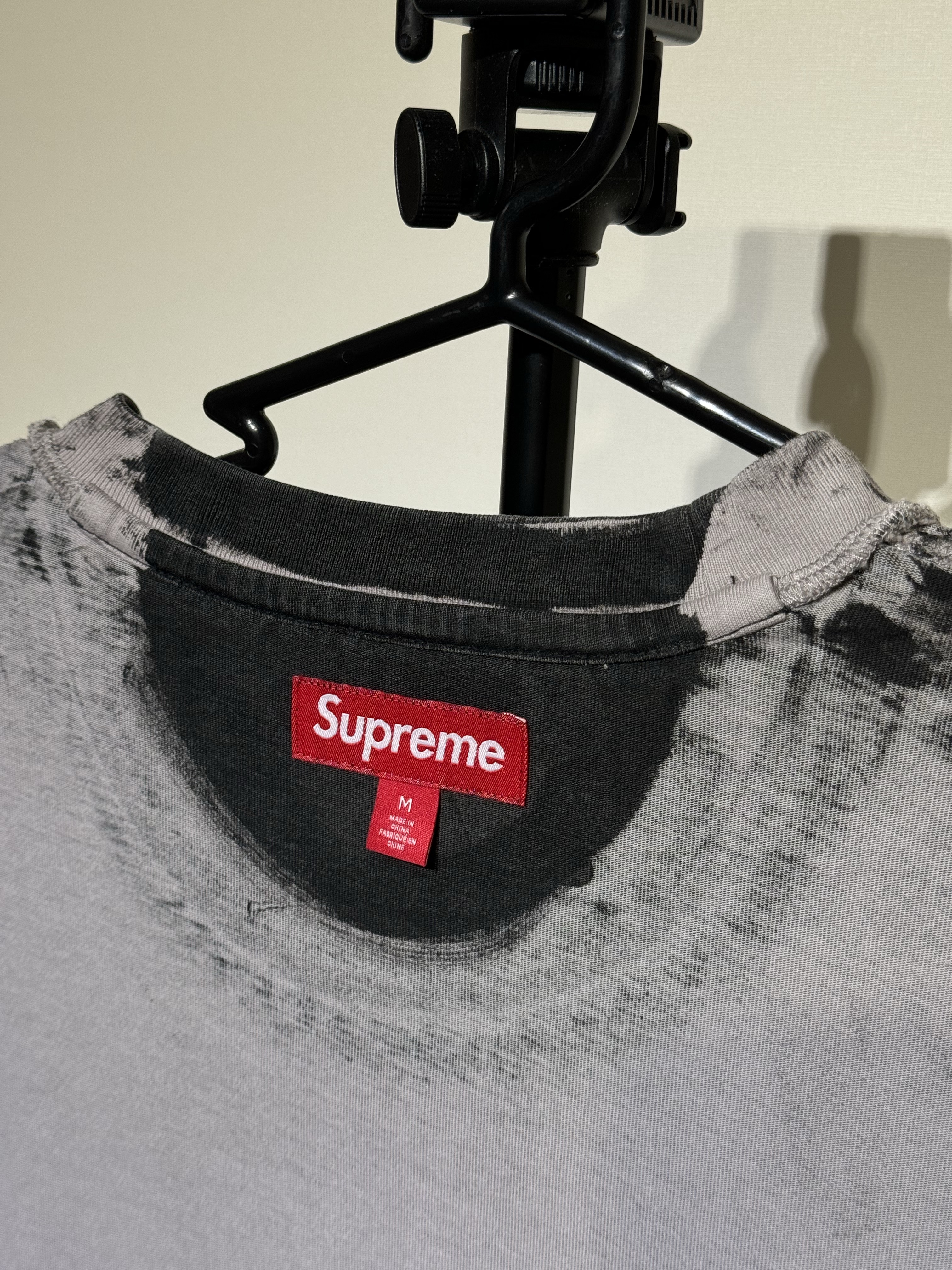 Supreme Overprint Small Box S/S Top Black - 24SS 착용 스타일 - 4