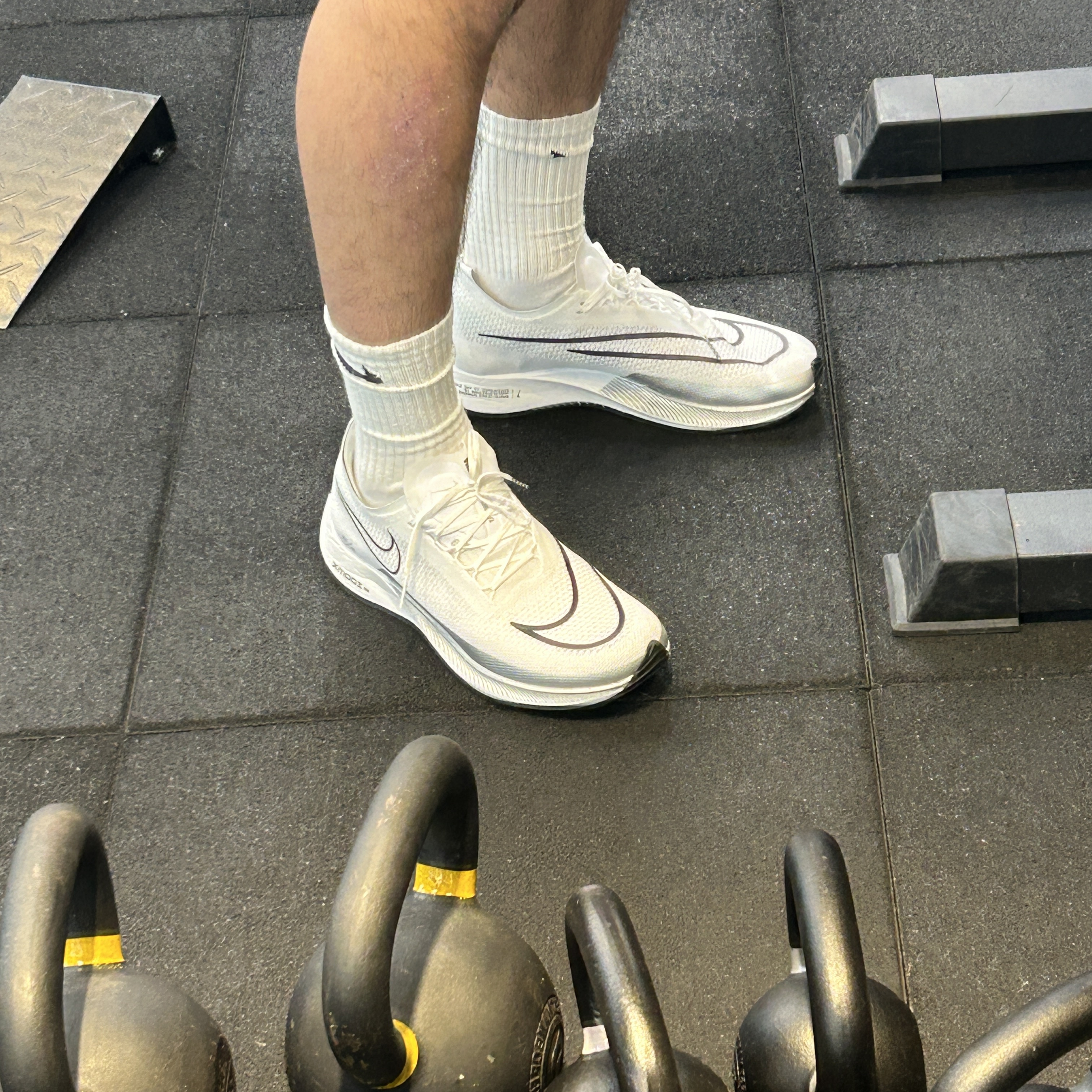 Nike ZoomX Streakfly White Metallic Silver 착용 스타일 - 1