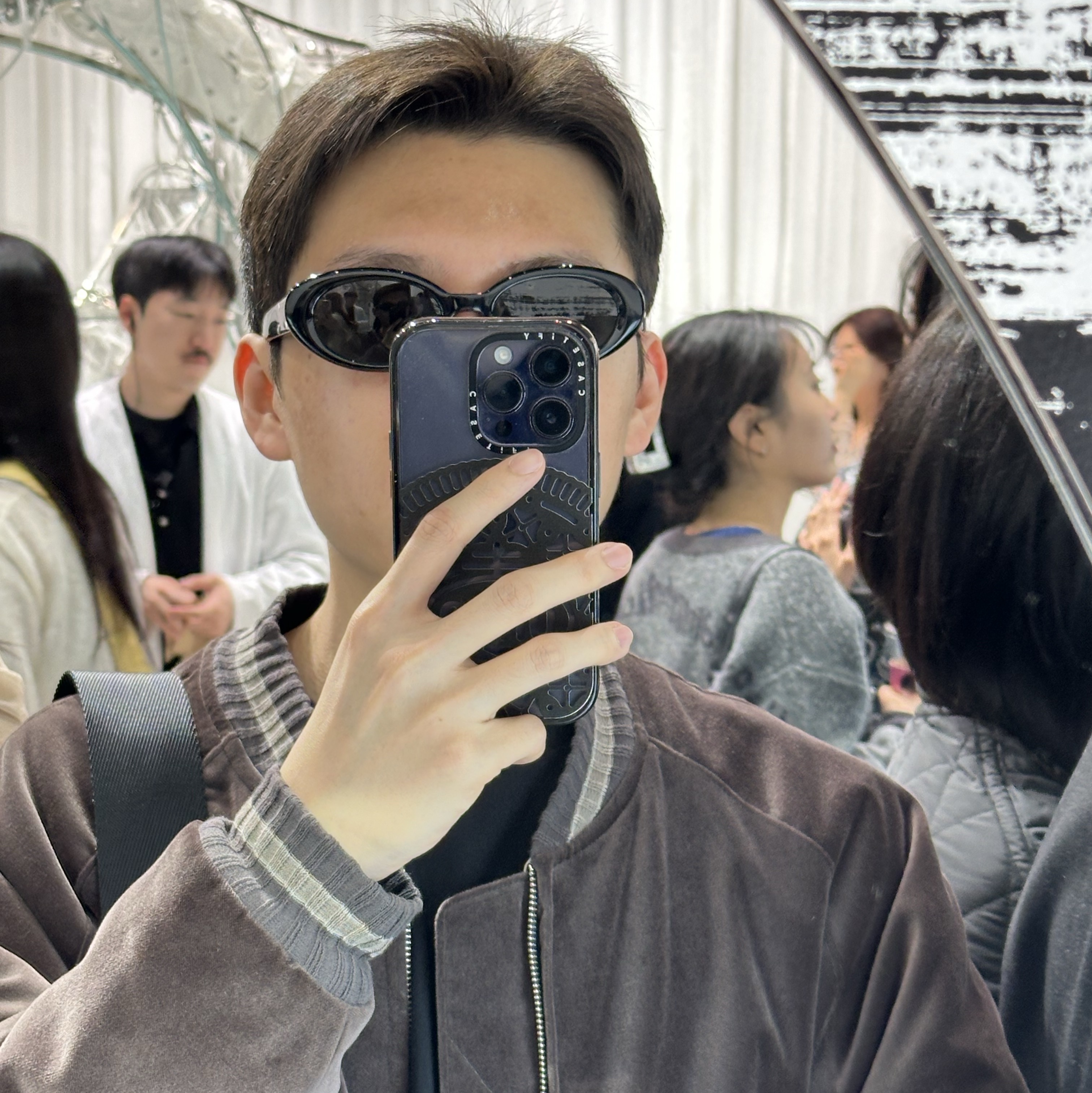 Gentle Monster x Maison Margiela MM107 Black Black, Polyteru HANK Velvet Souvenir Jacket Brown 착용 스타일