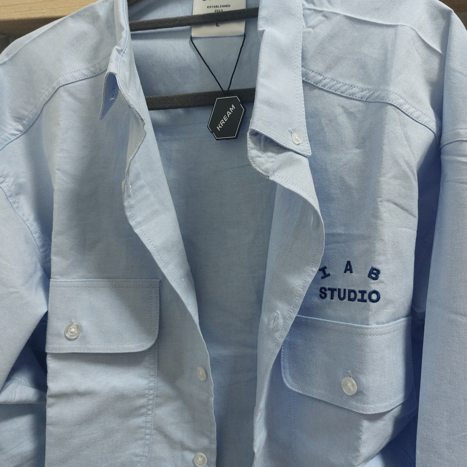 IAB Studio Work Shirt Sky Blue - The Hyundai Seoul Exclusive 착용 스타일