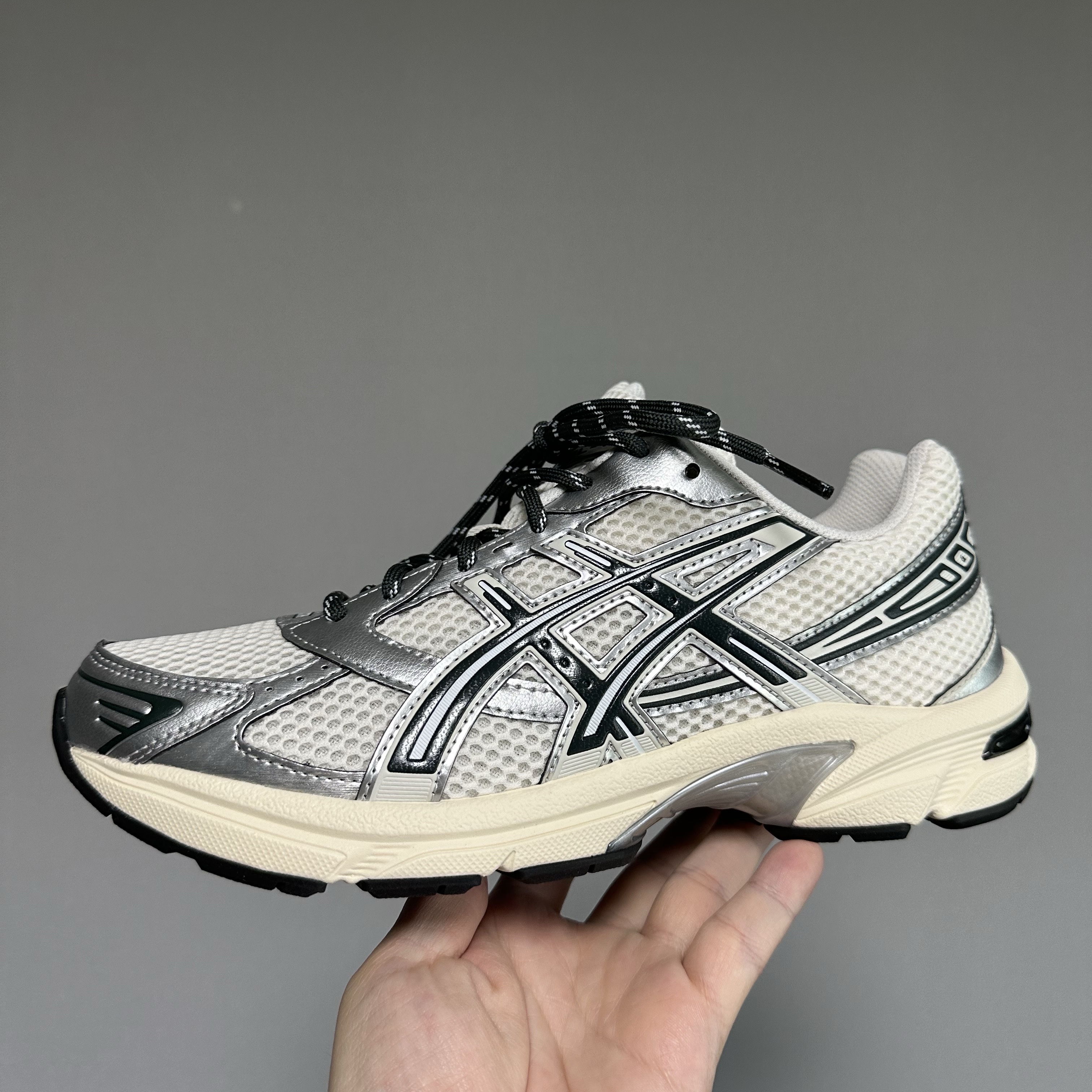 Asics x Kith Gel-1130 Cream Scarab 착용 스타일 - 1