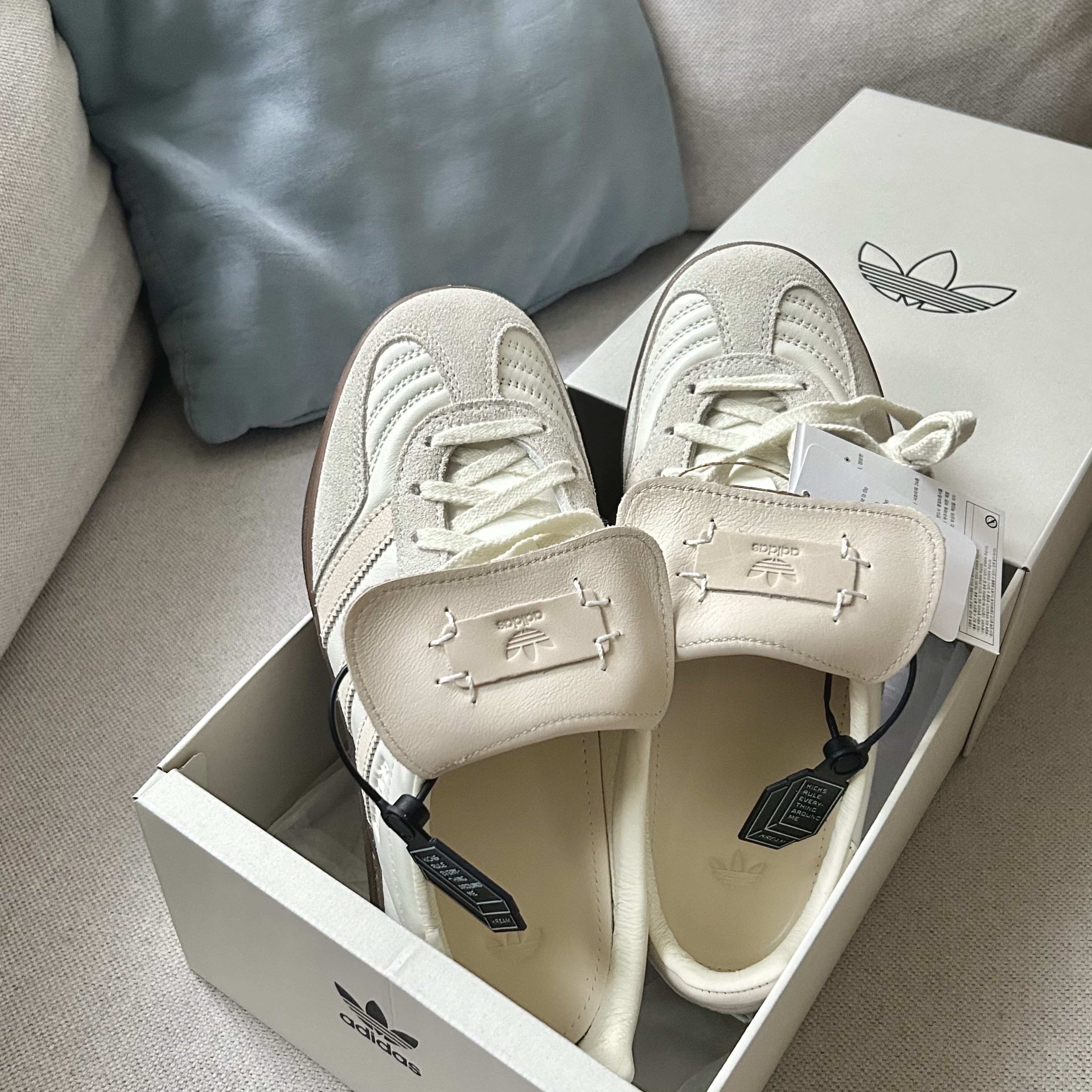 Adidas x Foot Industry Gazelle Indoor Off White Sand Strata 착용 스타일 - 2