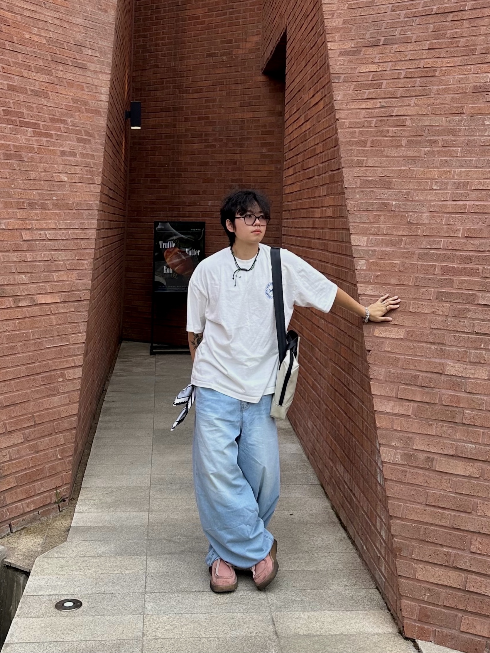 Punch Drunk Parties Circle Logo Narrow Tee Gray, Gentle Monster Jeff 01 Black 착용 스타일 - 4