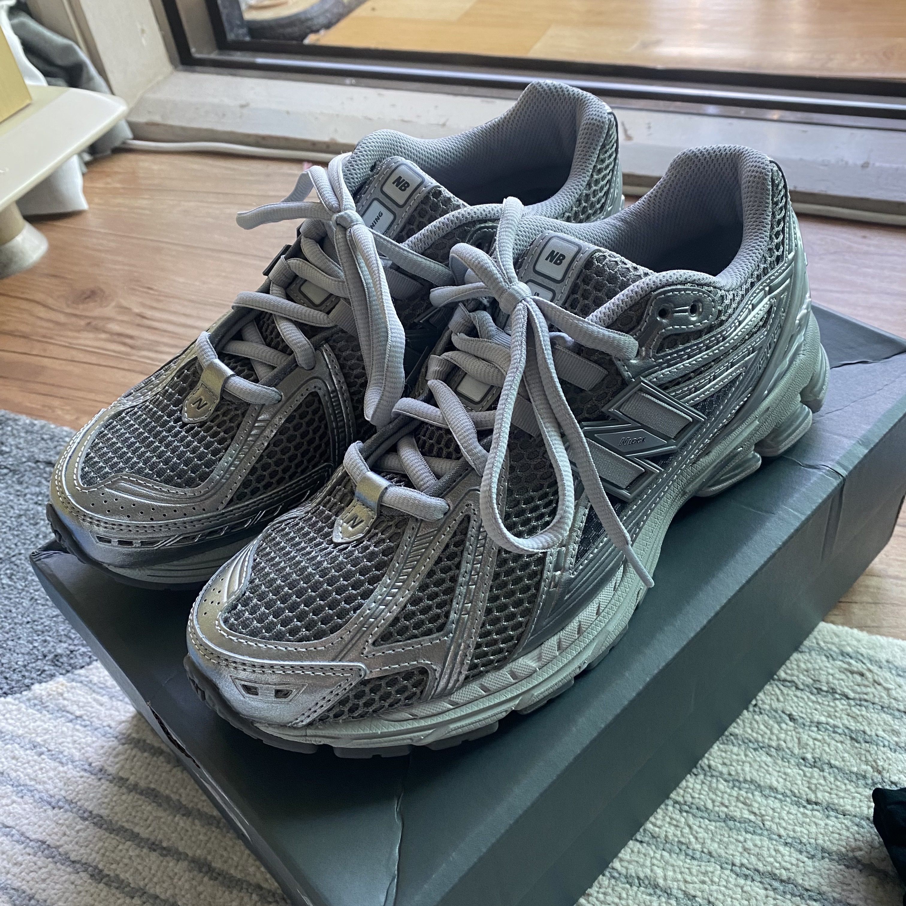 New Balance 1906R Harbor Grey Silver Metalic 착용 스타일
