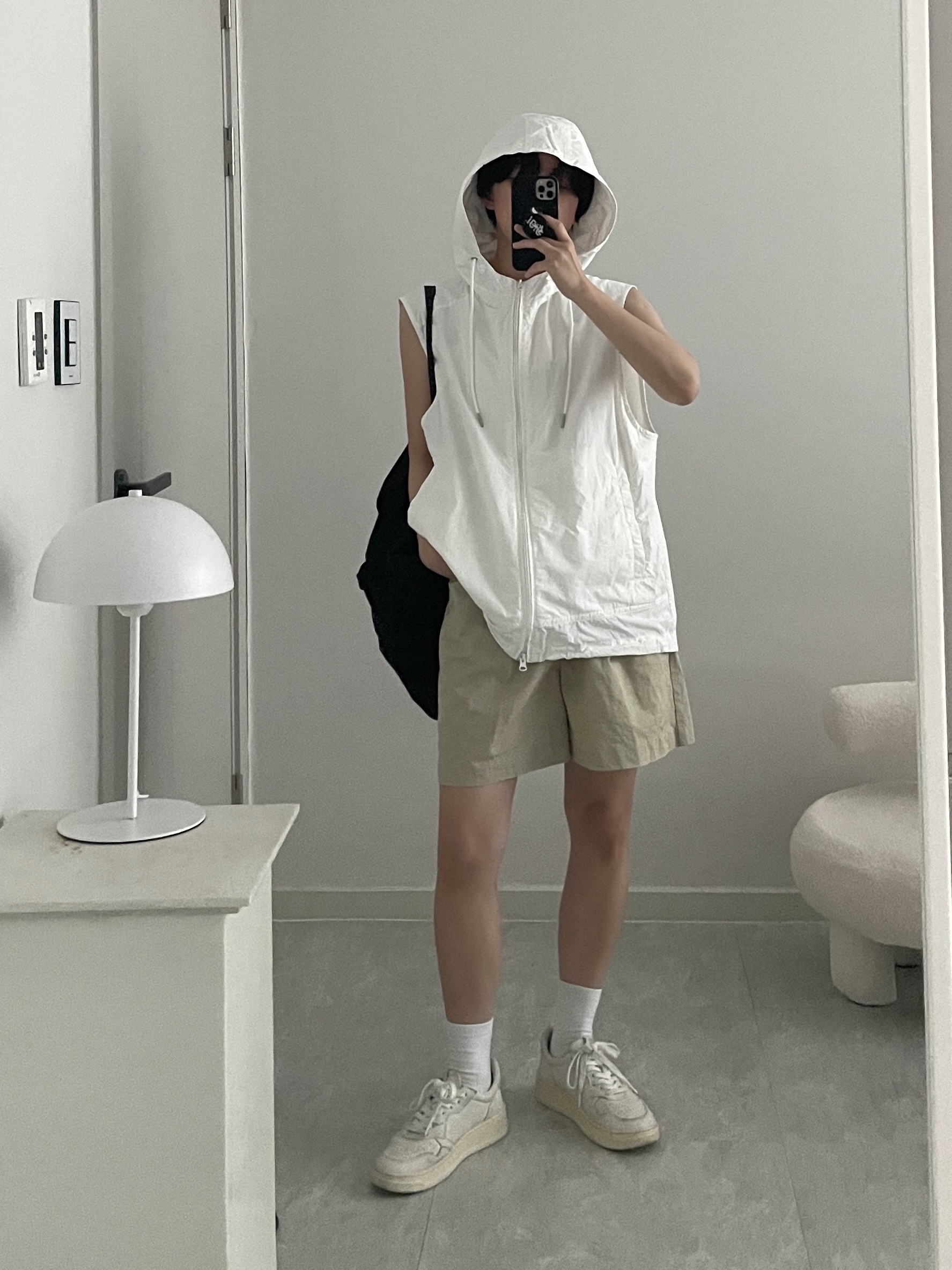 (W) Autry Medalist Low Goatskin Sneakers White 착용 스타일