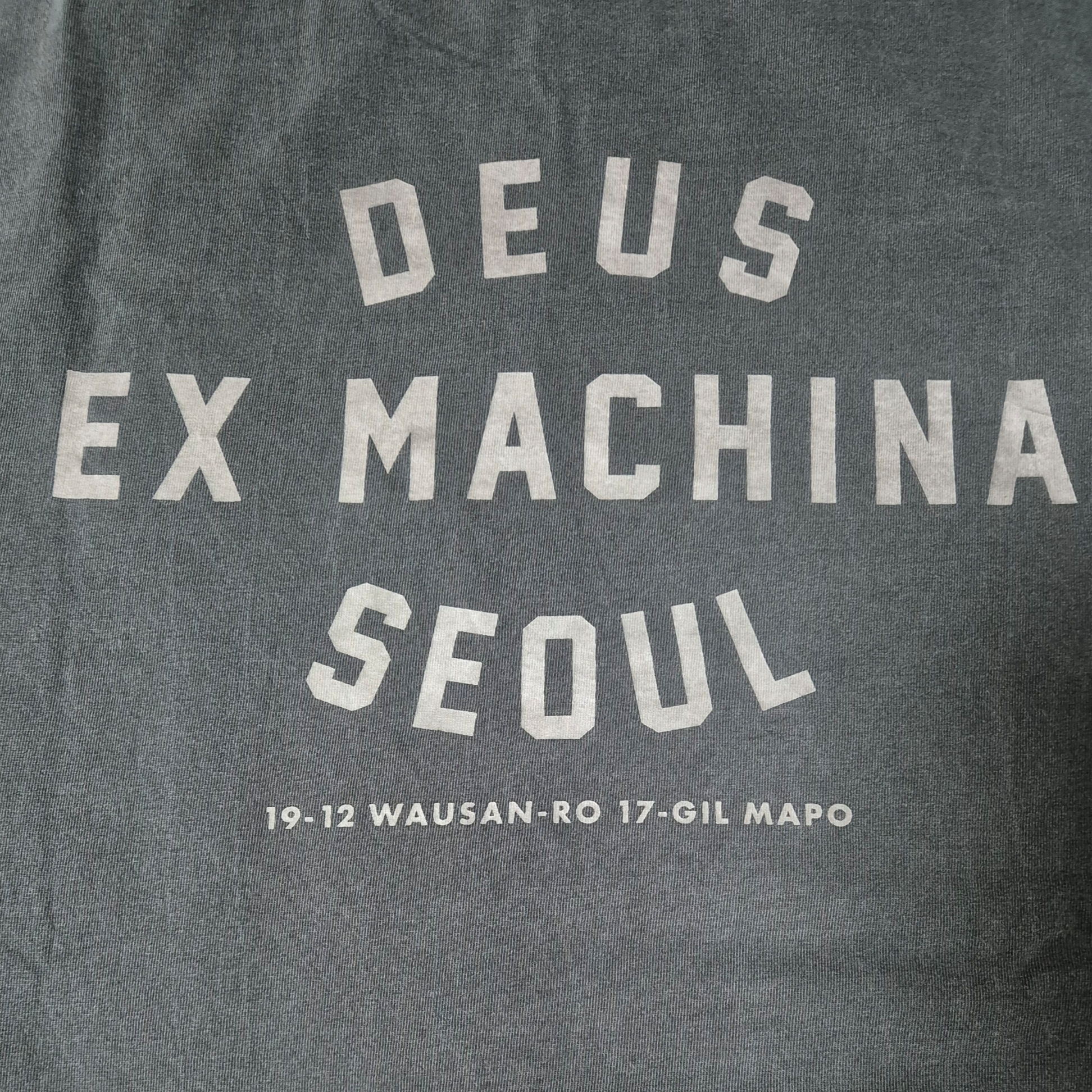 Deus Ex Machina Vintage Washed Seoul T-Shirt Charcoal Black 착용 스타일 - 4