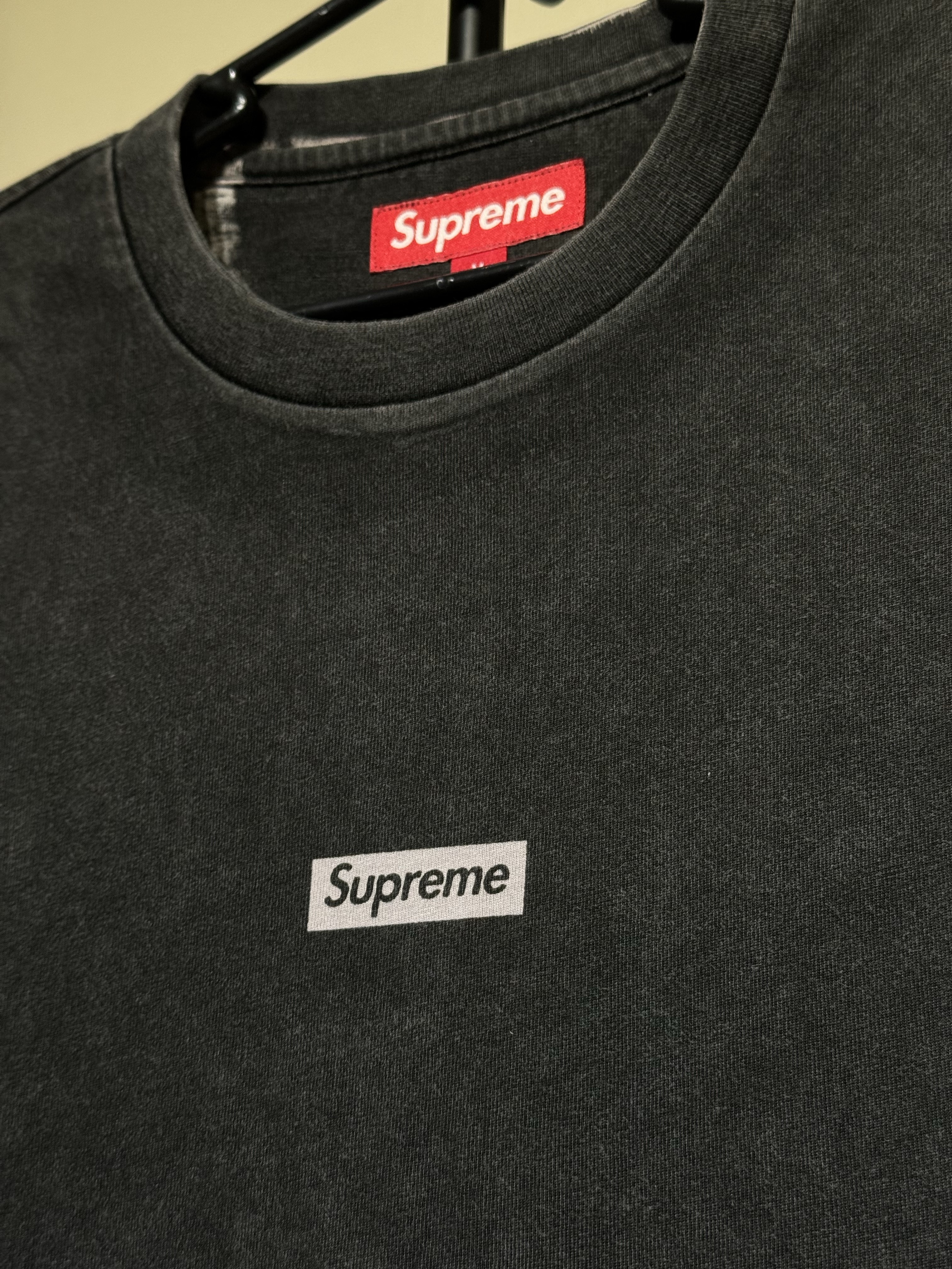 Supreme Overprint Small Box S/S Top Black - 24SS 착용 스타일 - 1