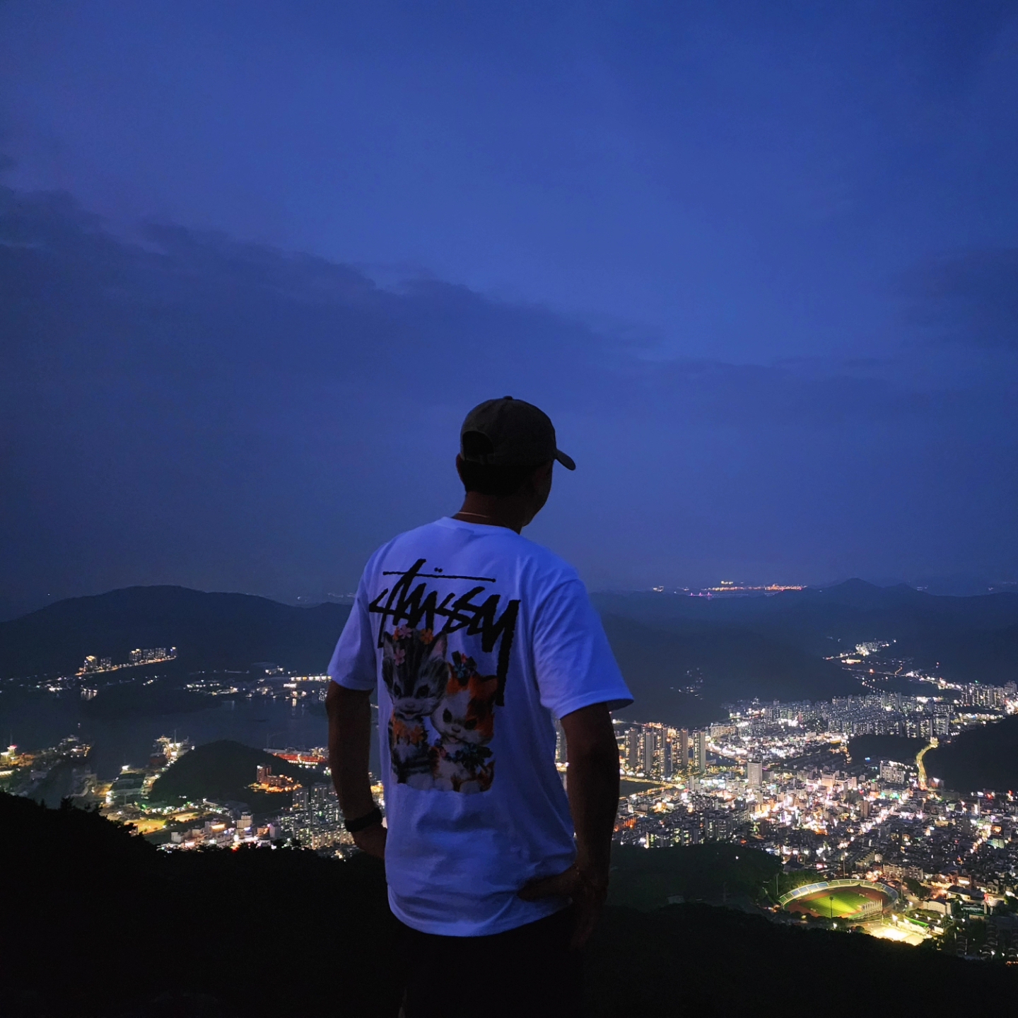Stussy Kittens T-Shirt White 착용 스타일