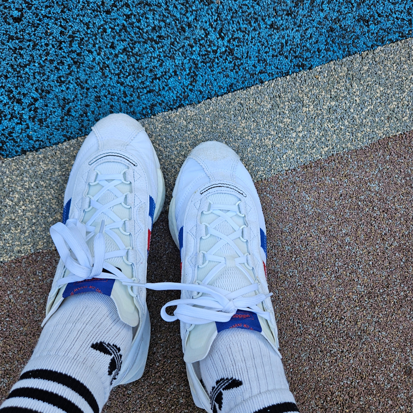 Adidas SL 7600 White Collegiate Navy 착용 스타일 - 1