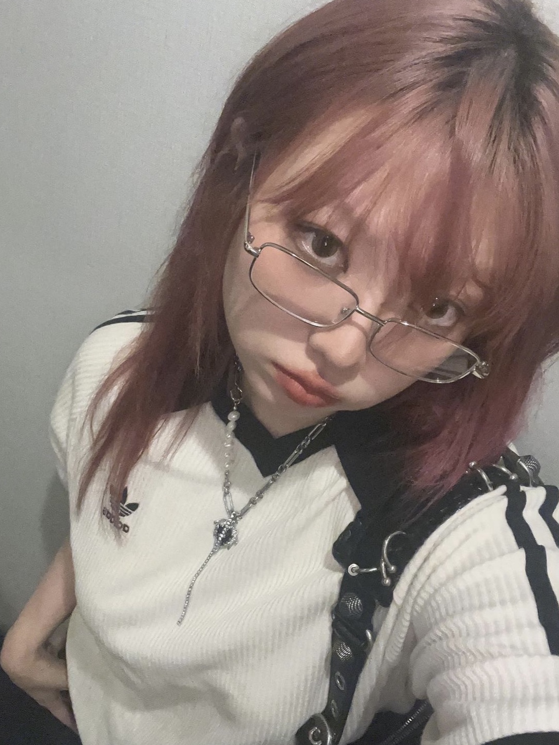 Balenciaga Le Cagole XS Shoulder Bag with Piercing Black, Adidas Adicolor Classics Waffle Polo Shirt Wonder White - US Sizing 착용 스타일