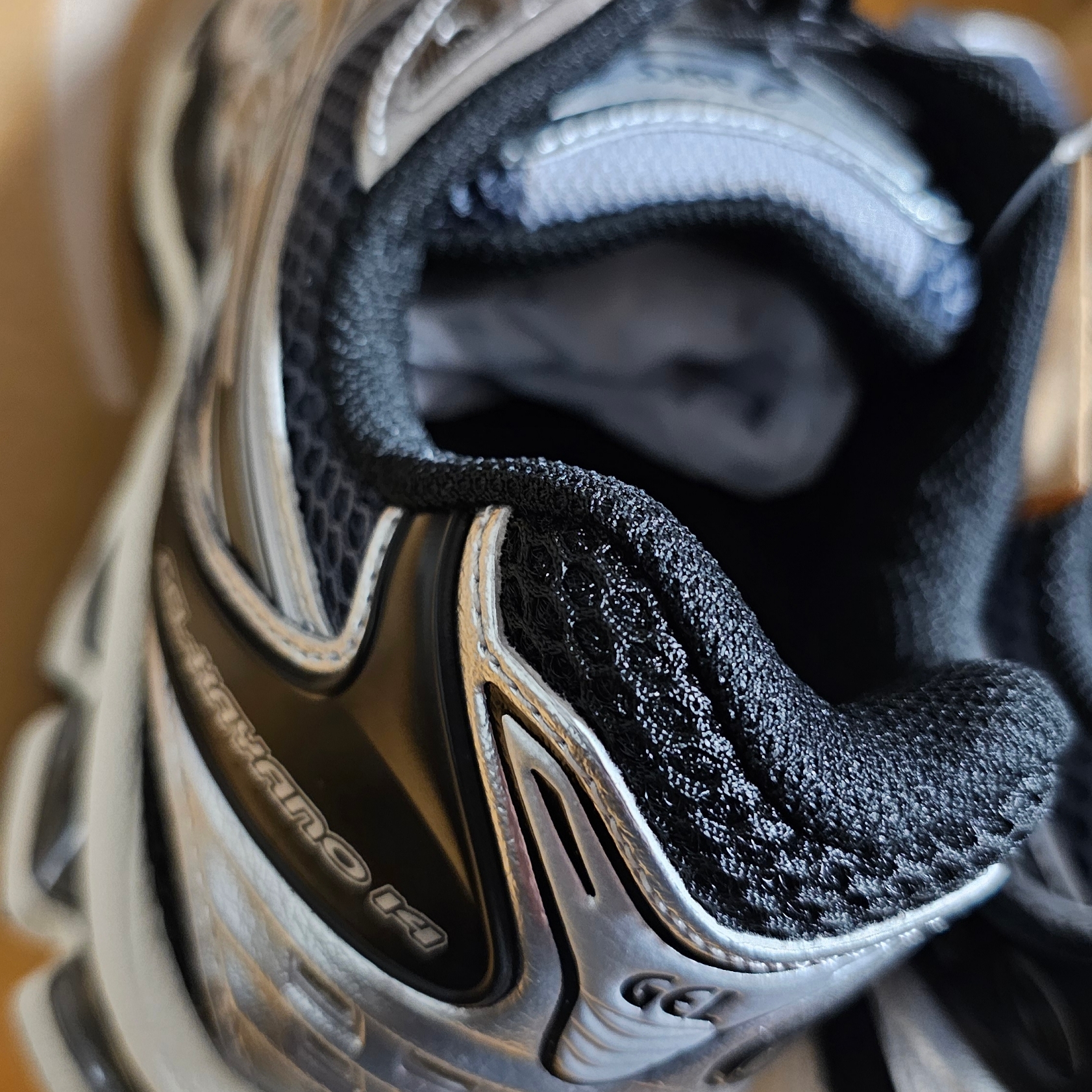 Asics Unlimited Gel-Kayano 14 Carrier Grey Black 착용 스타일