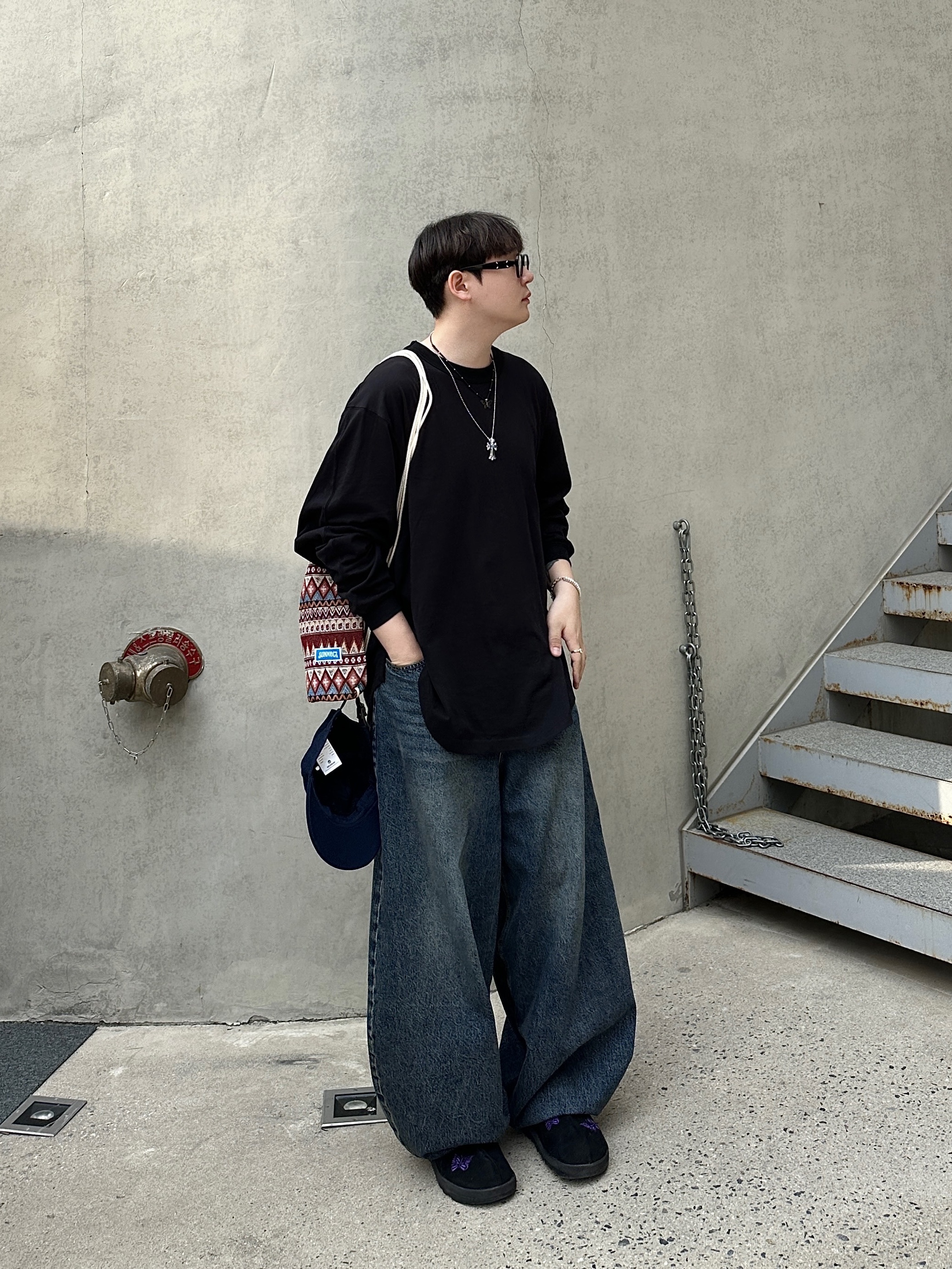 Reebok x Needles Beatnik Moc Core Black Extreme Purple, Gentle Monster x Maison Margiela MM113 Black Clear 착용 스타일 - 3