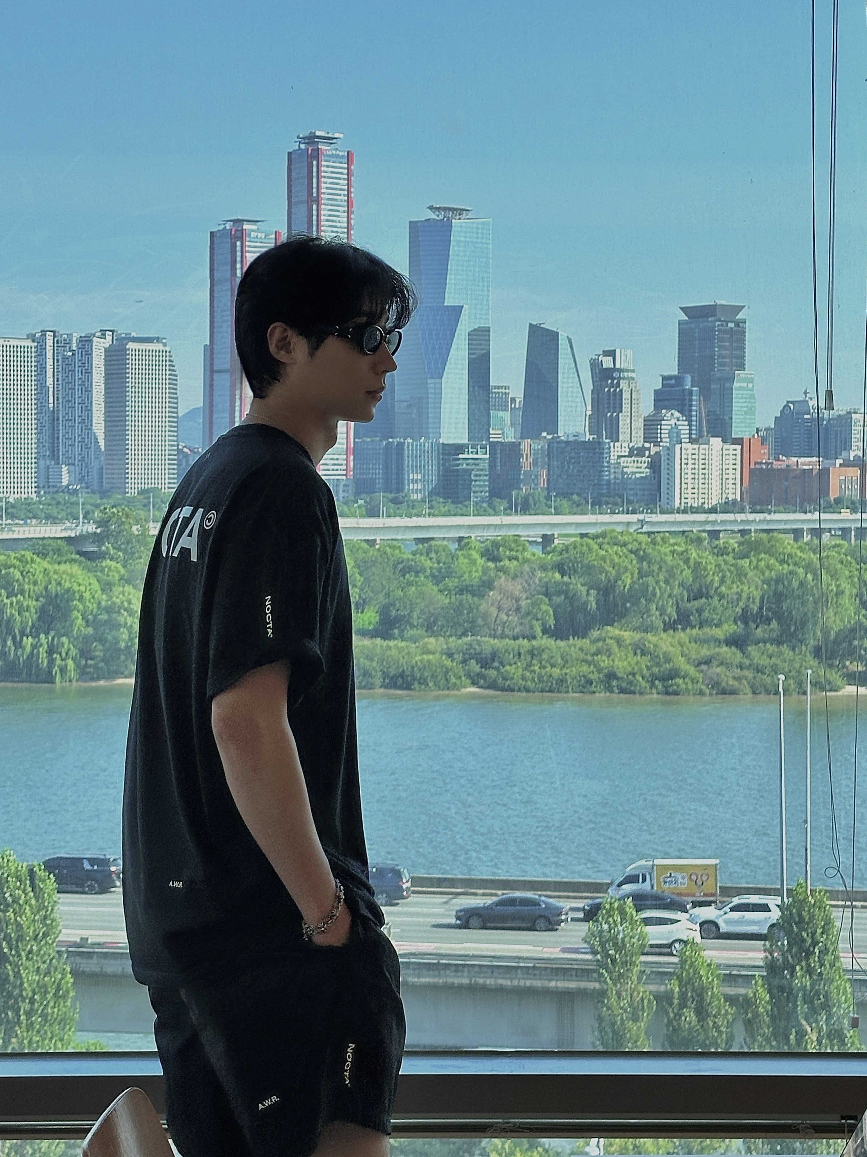 Nike x Drake Nocta Max 90 T-Shirt Black (FN7663-010), Nike x Drake Nocta Nylon Woven Shorts Black (FN8194-010) 착용 스타일 - 2