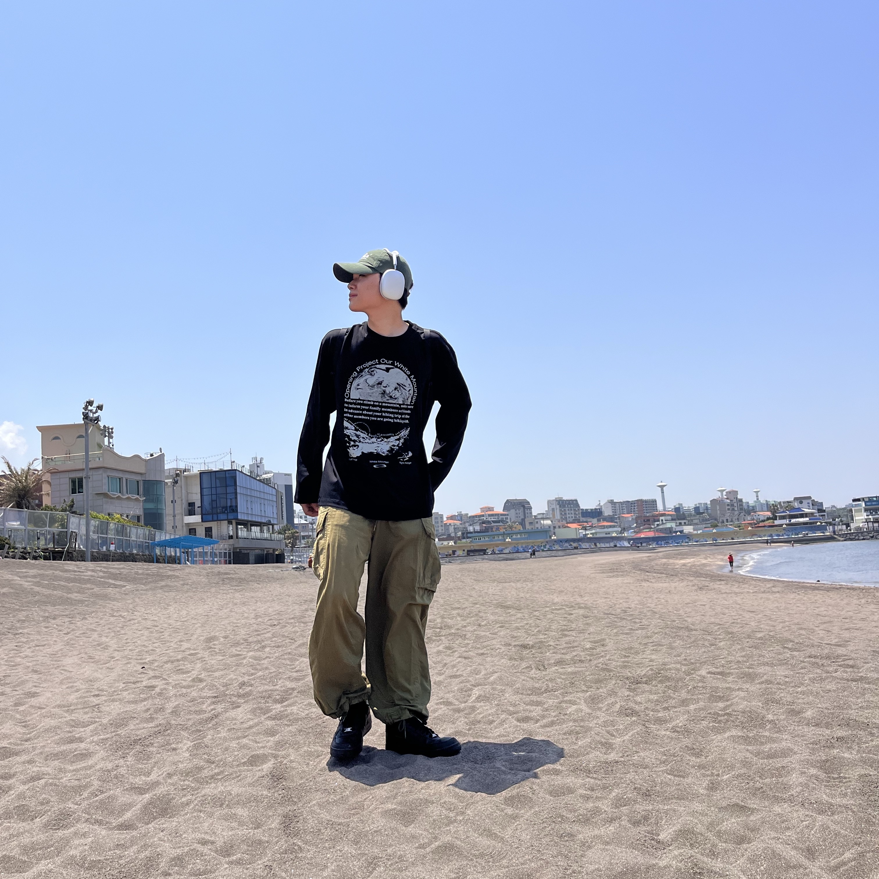 Apple AirPods Max Lightning Silver (Korean Ver.), Ogarp Knockin Logo B.B Cap Green 착용 스타일 - 3